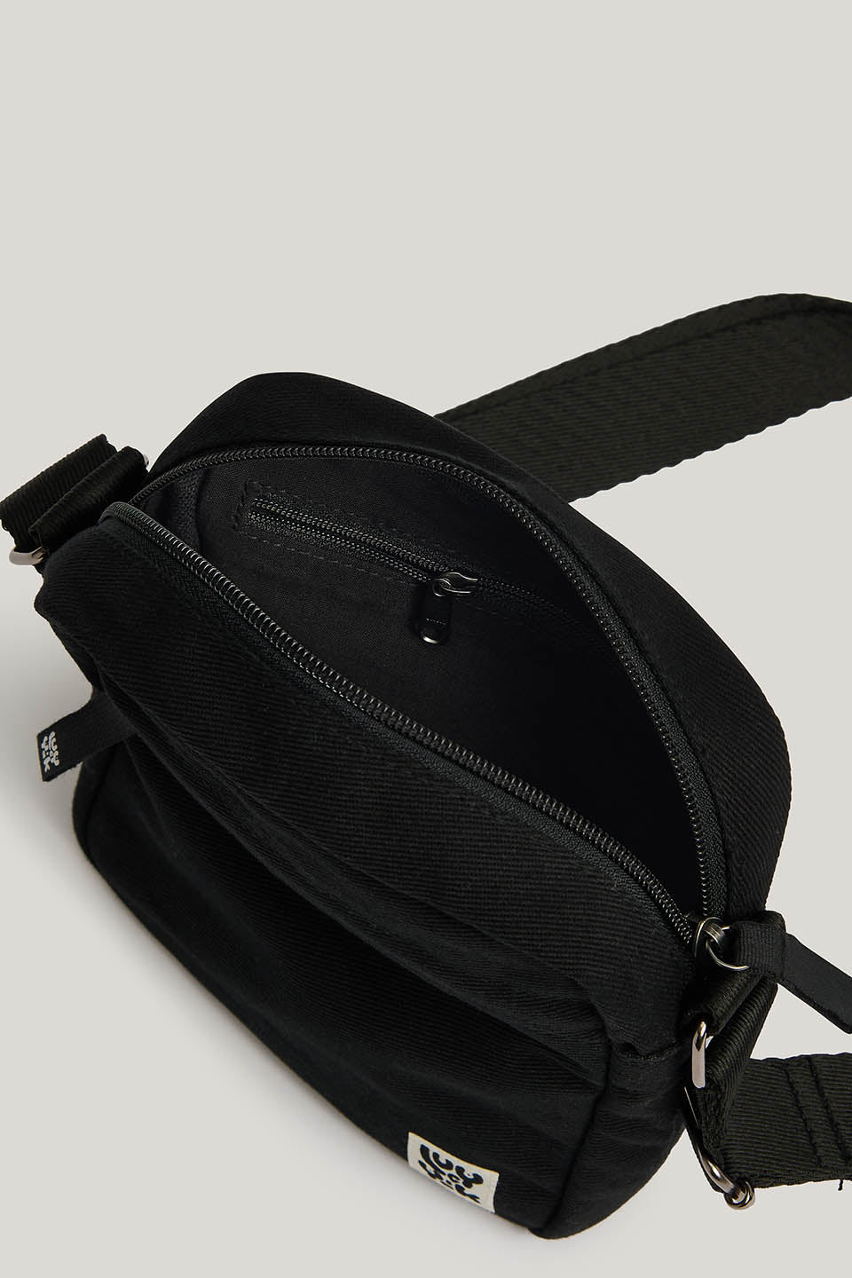 Roxton - Crossbody Bag Organic Cotton in Black
