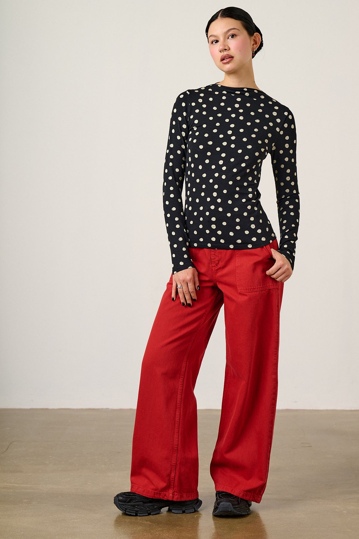 Sara - Long Sleeve Mock Neck Top Viscose in Polka Dot