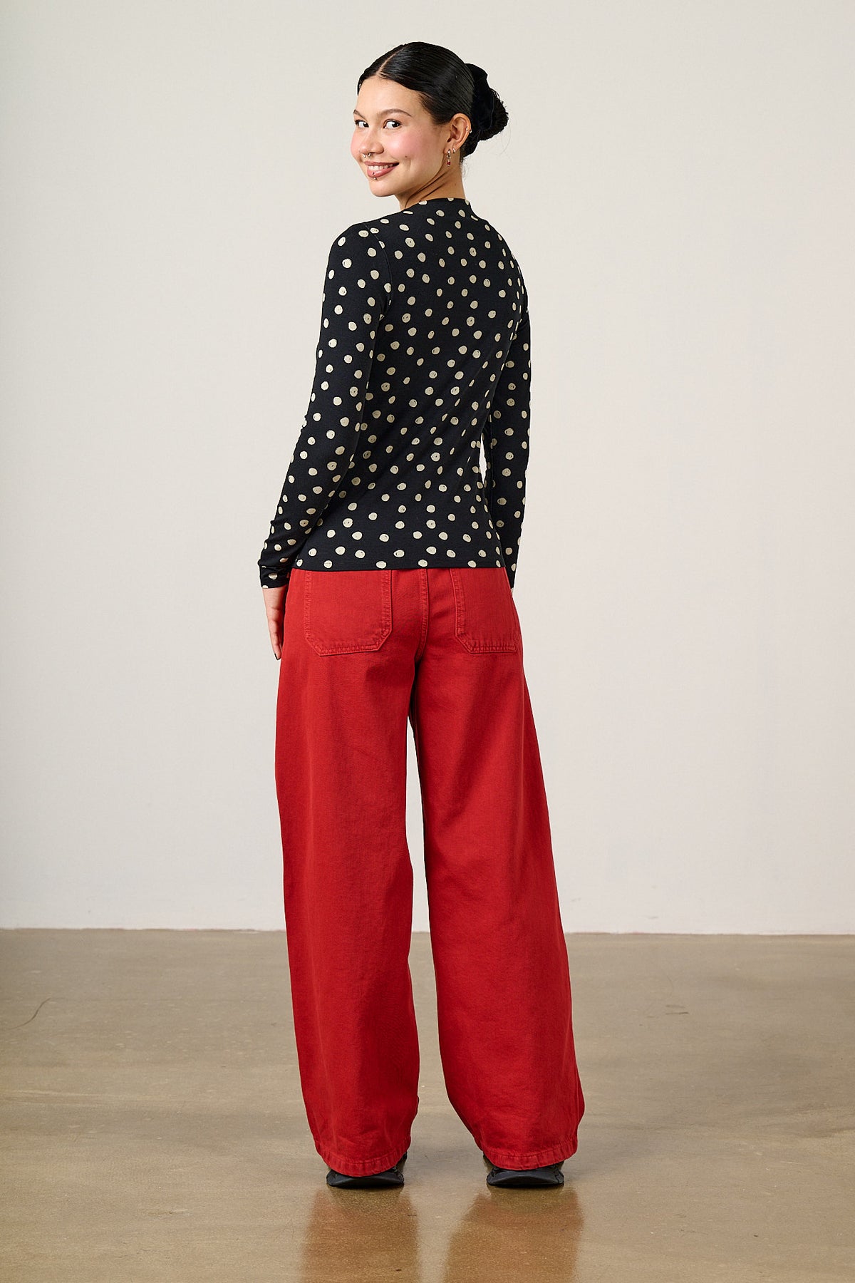 Sara - Long Sleeve Mock Neck Top Viscose in Polka Dot