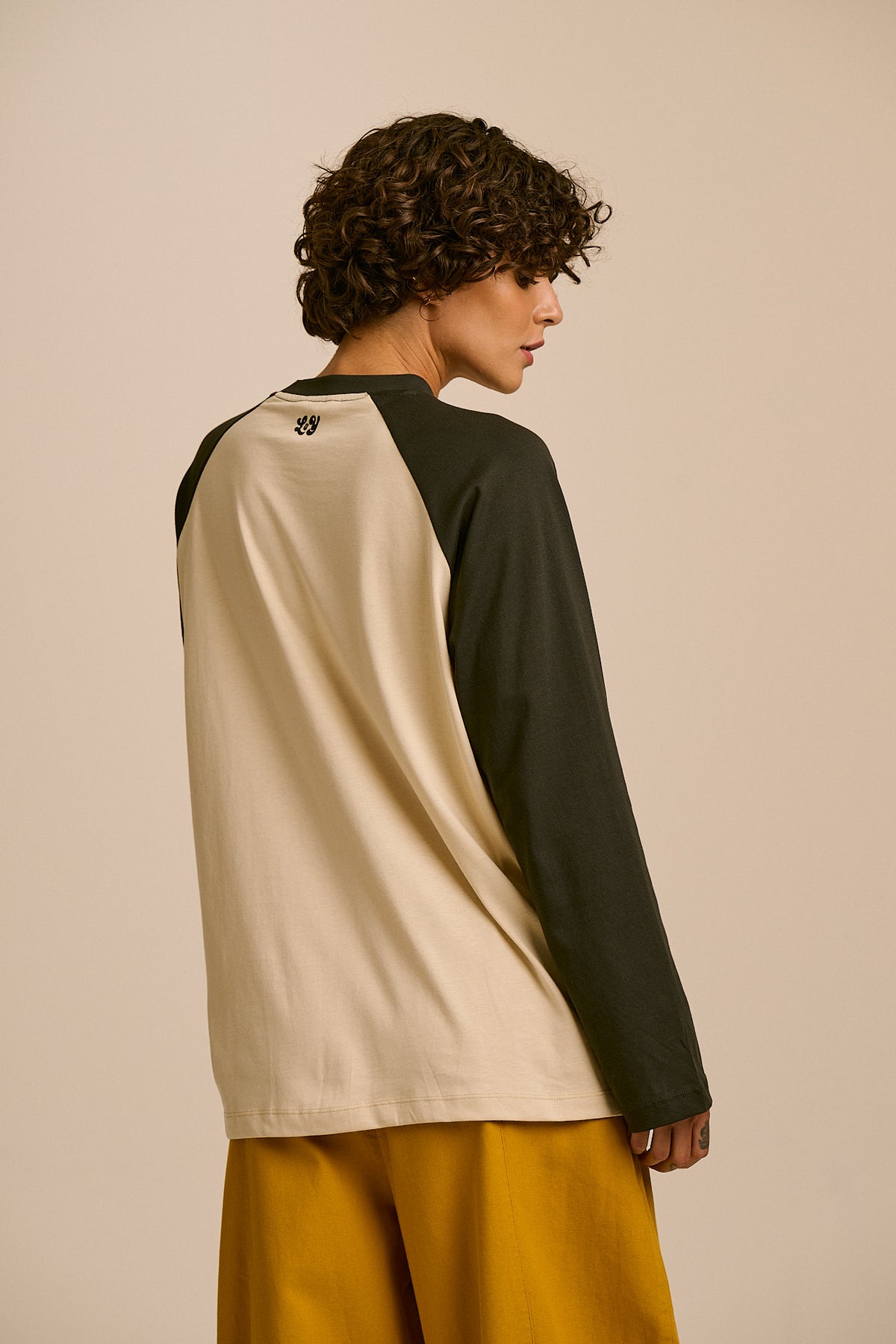 Bennett - Oversized Organic Cotton Raglan Tee in Ecru & Black (IMPERFECT)