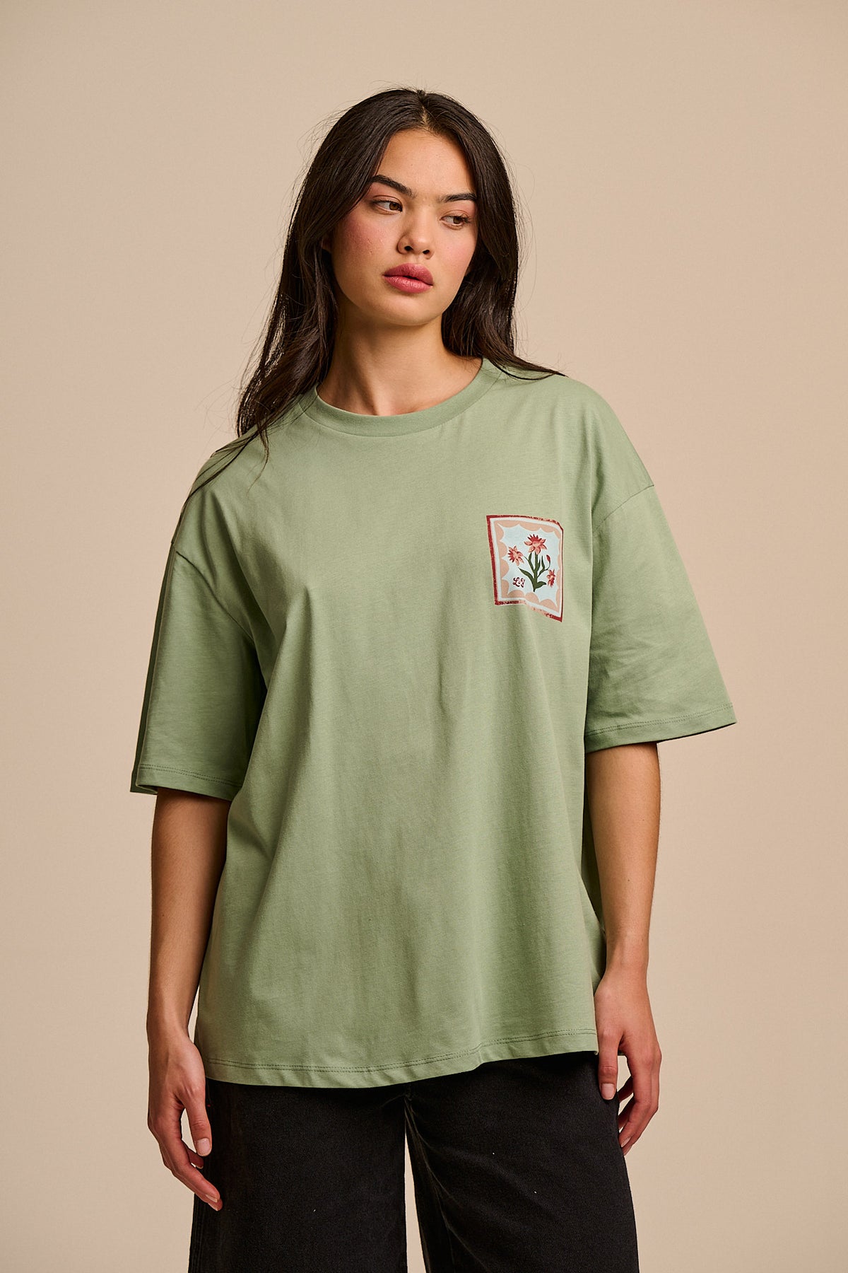 Benny - Oversized T-Shirt - Organic Cotton in Green Walled Blooms