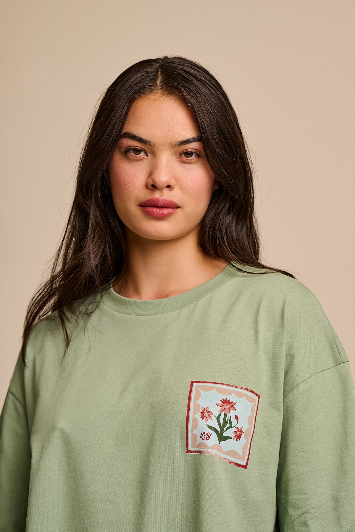 Benny - Oversized T-Shirt - Organic Cotton in Green Walled Blooms