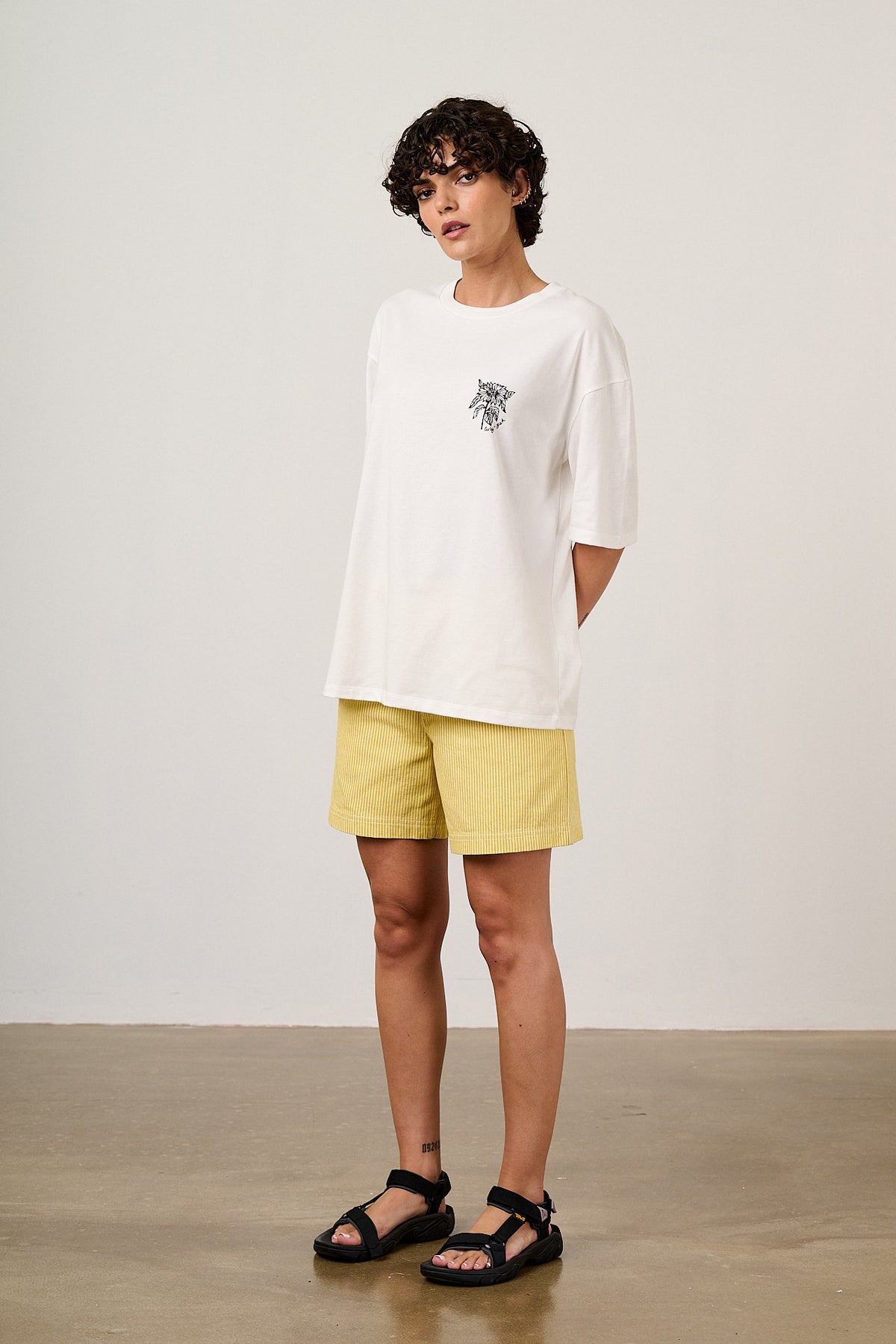Benny - Oversized T-Shirt Organic Cotton in White Sunflower Print