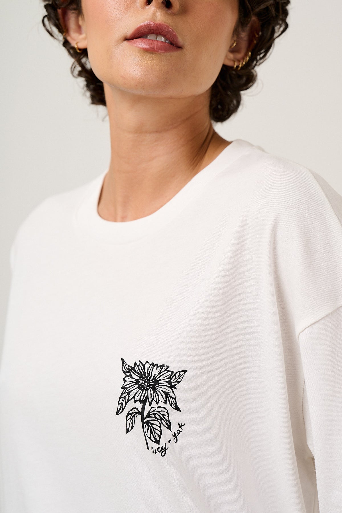 Benny - Oversized T-Shirt Organic Cotton in White Sunflower Print