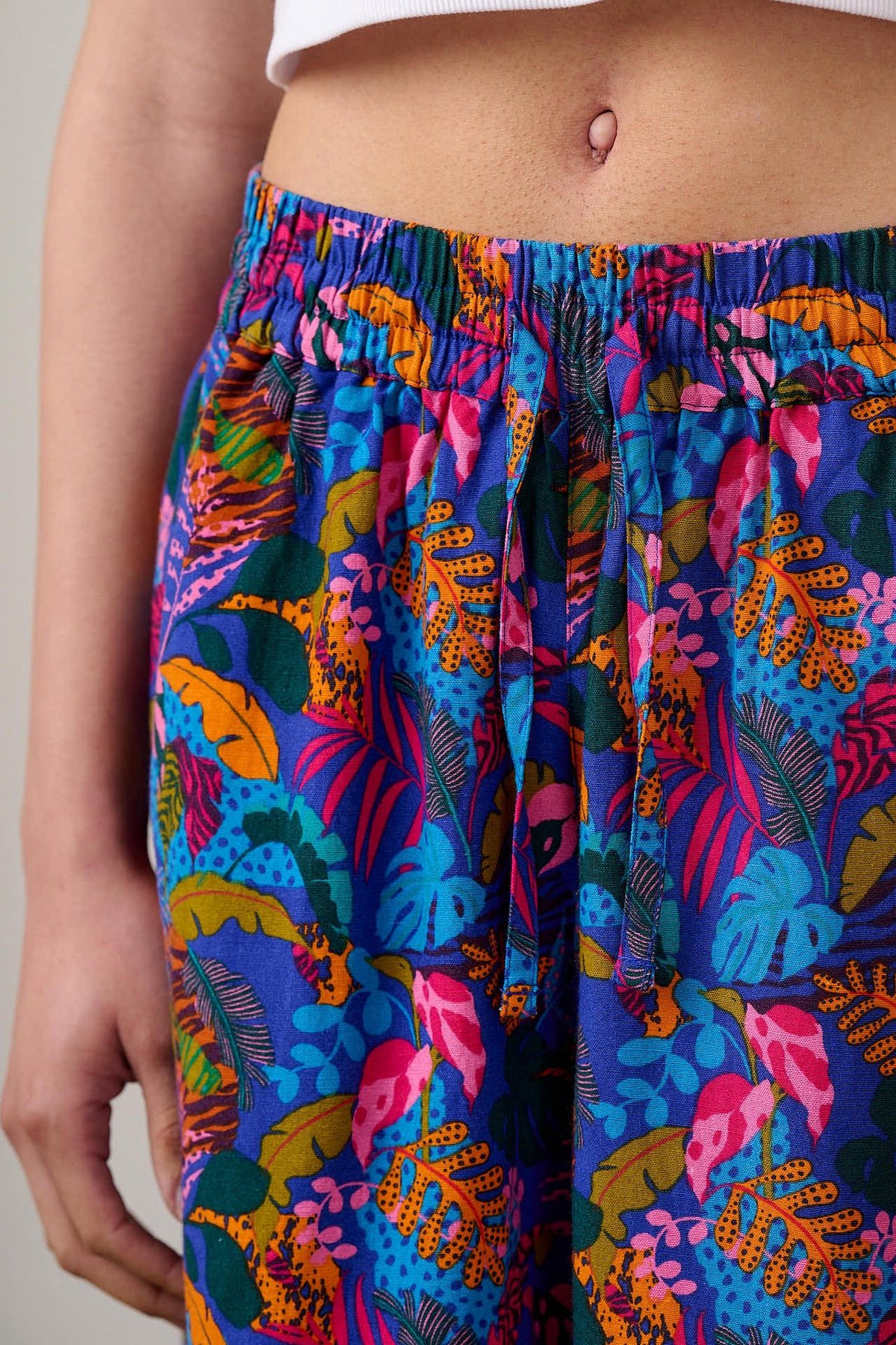 Carlos - Shorts ECOVERO Viscose Blend in Wild Expression Print