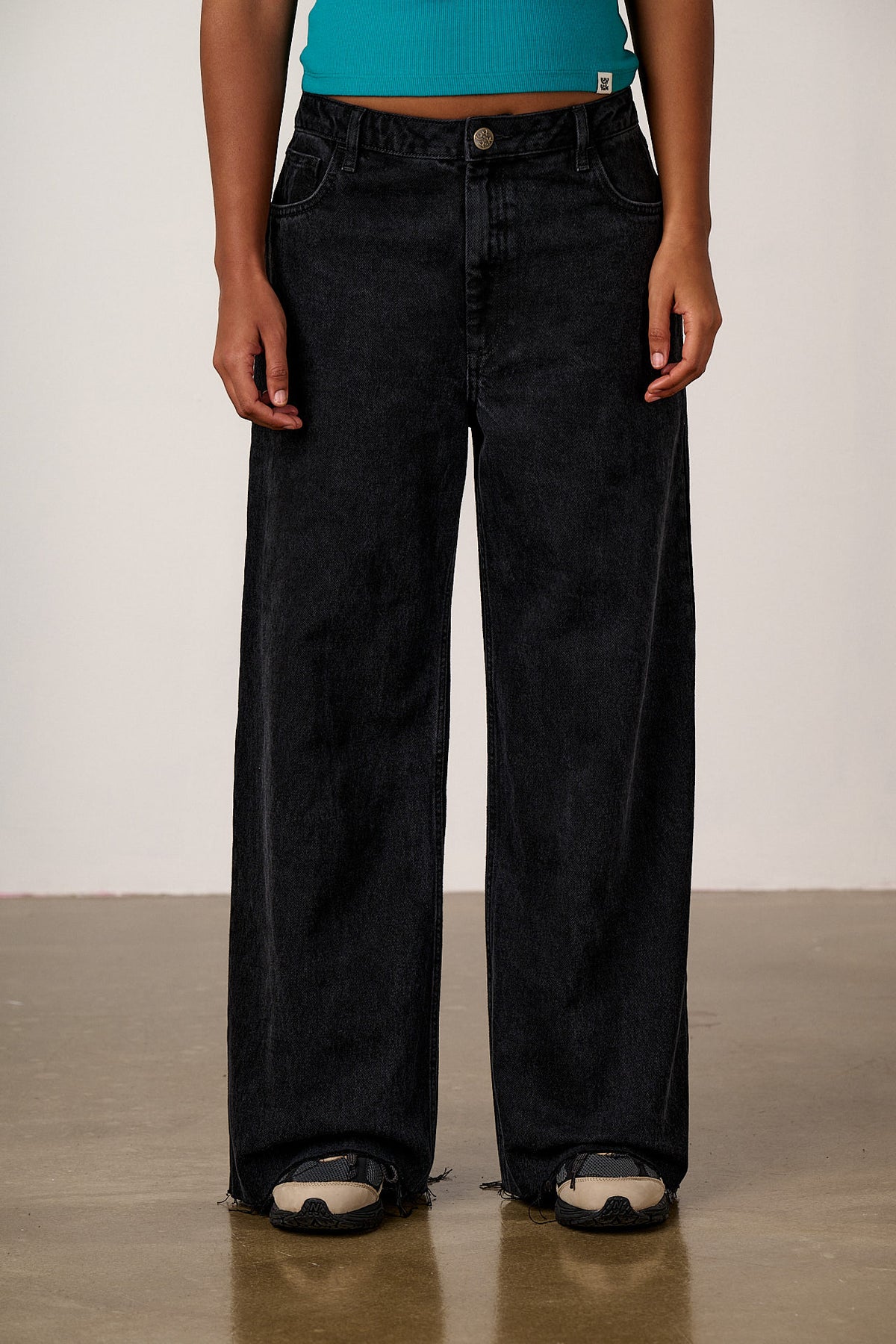 Carter - Wide Leg Jeans Organic Cotton Denim in Washed Black