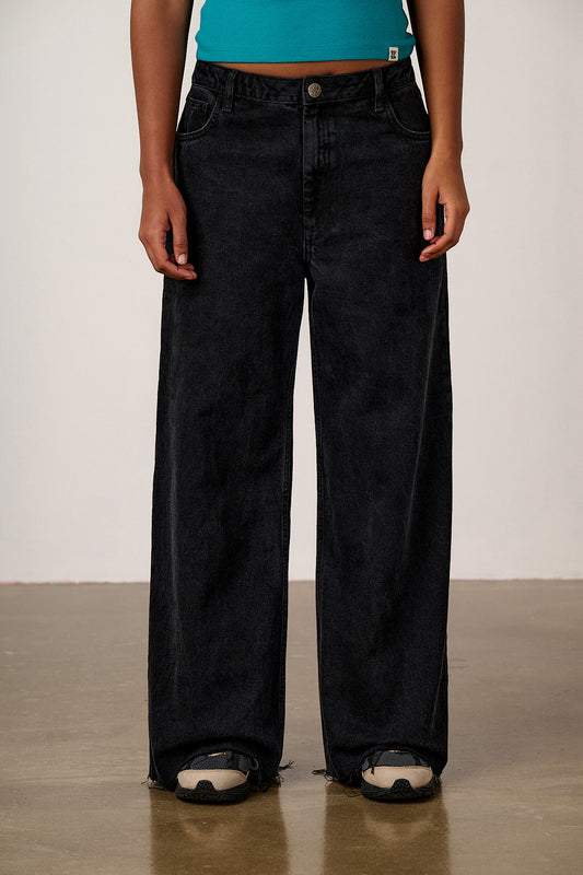 Carter - Wide Leg Jeans Organic Cotton Denim in Washed Black