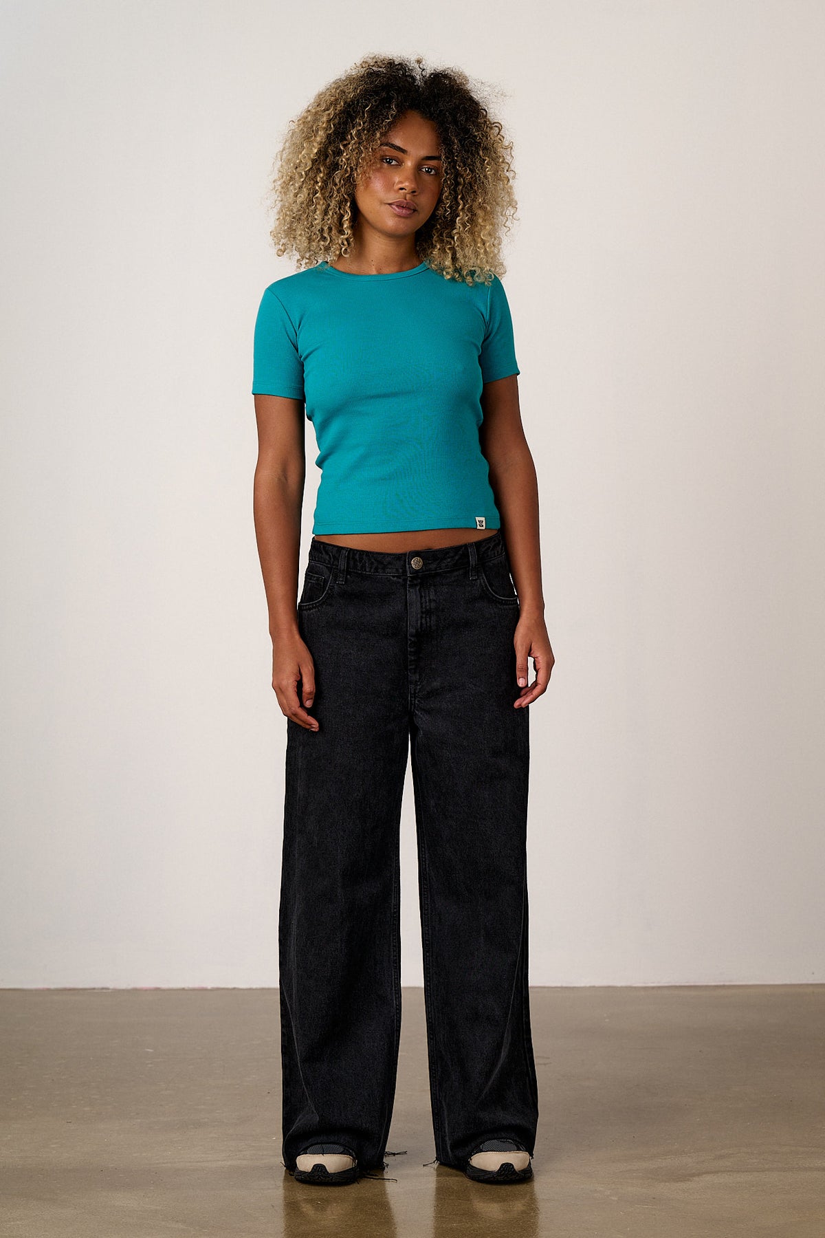 Carter - Wide Leg Jeans Organic Cotton Denim in Washed Black