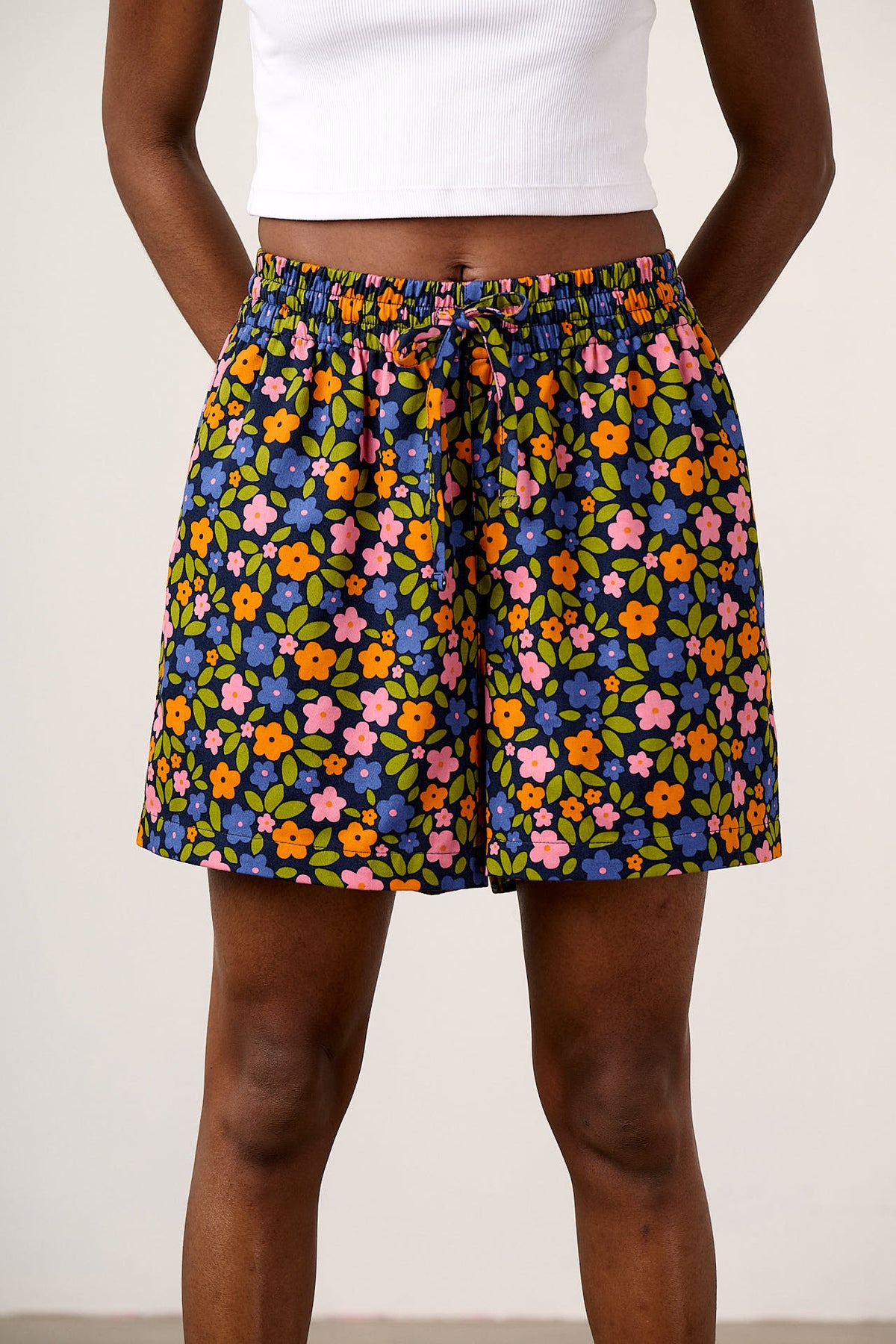 Charlie - Relaxed Shorts Organic Cotton in Navy Floral