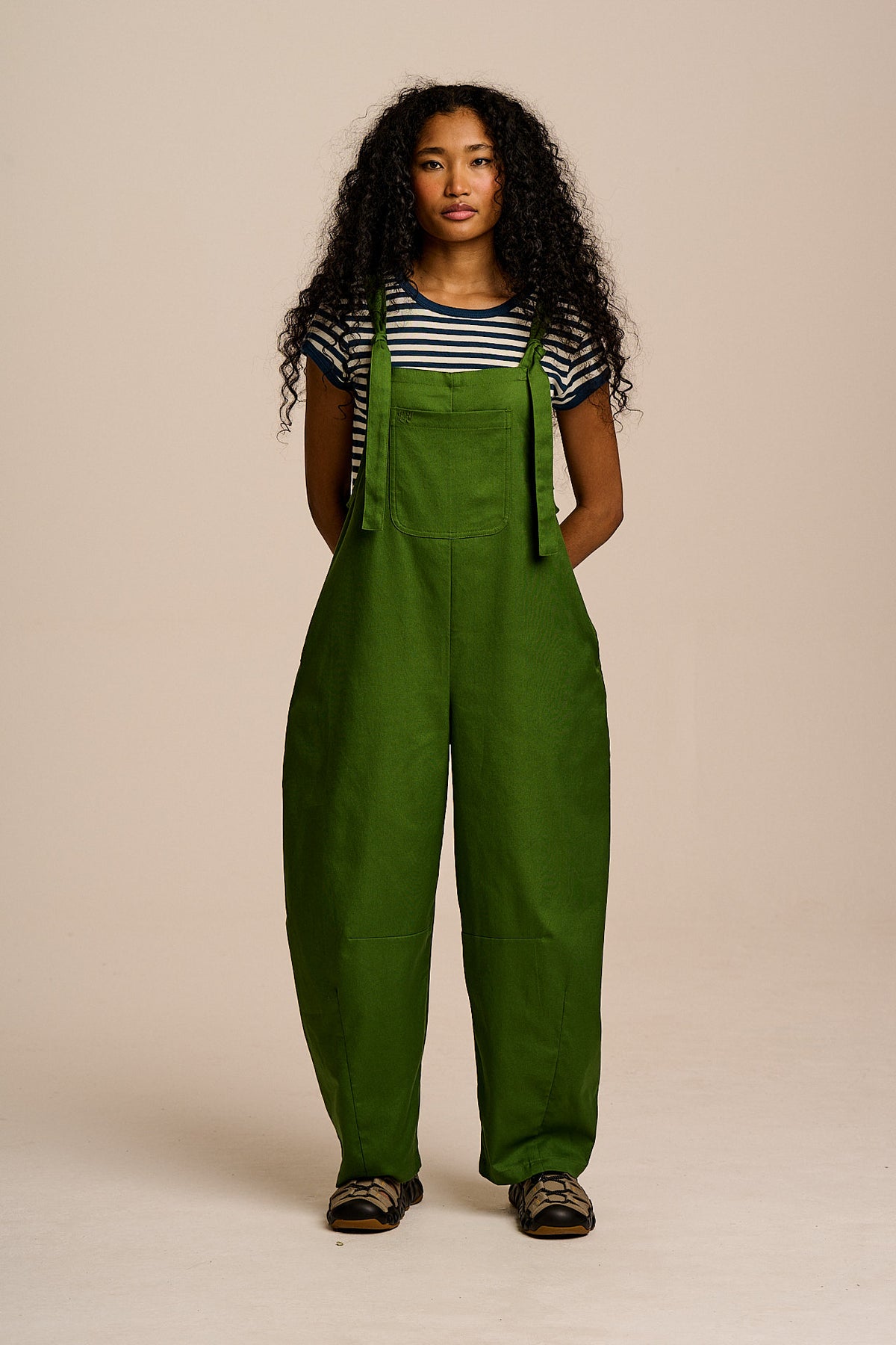 Chula - Barrel Leg Dungarees Organic Cotton in Palm Green