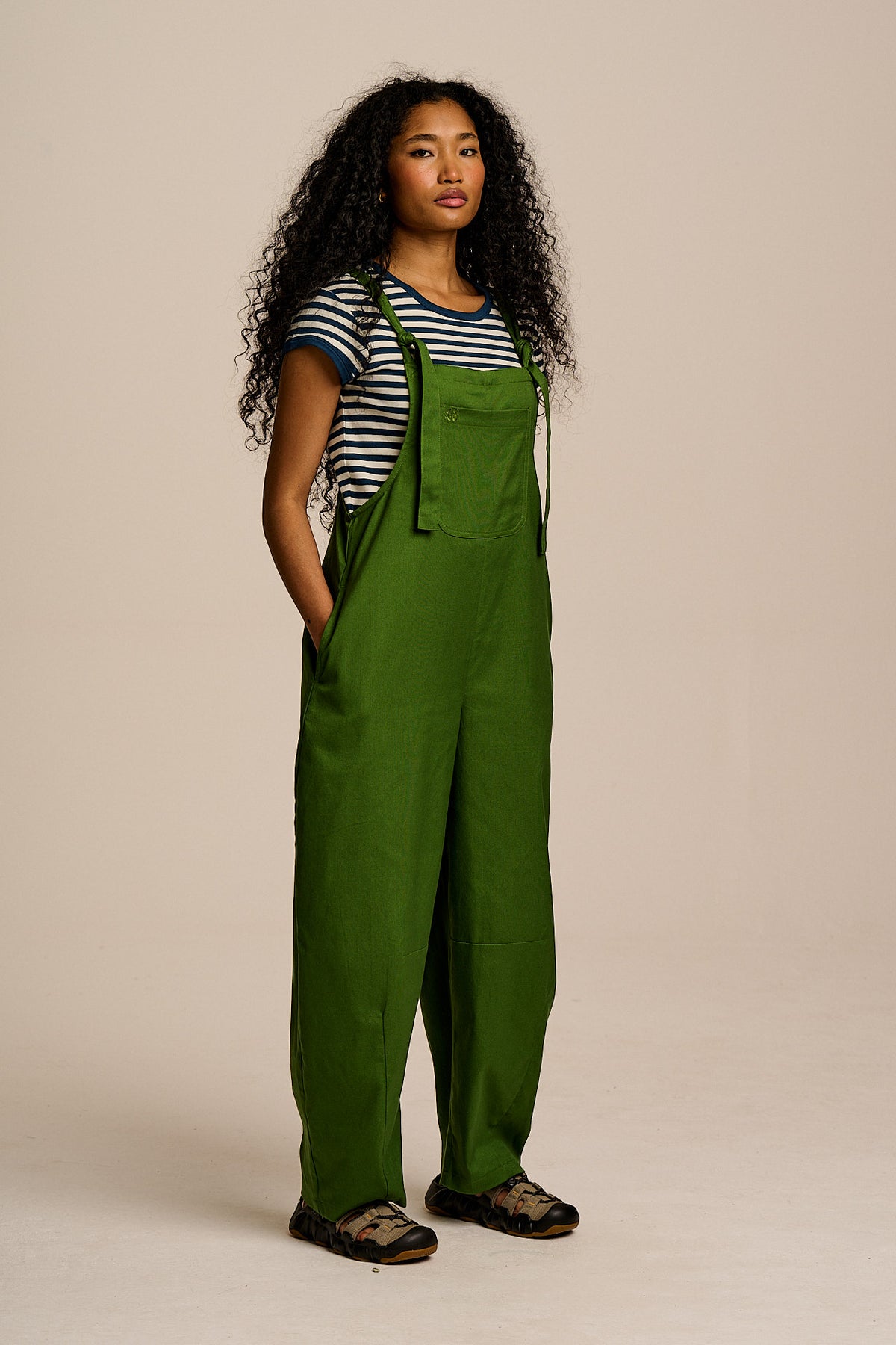 Chula - Barrel Leg Dungarees Organic Cotton in Palm Green