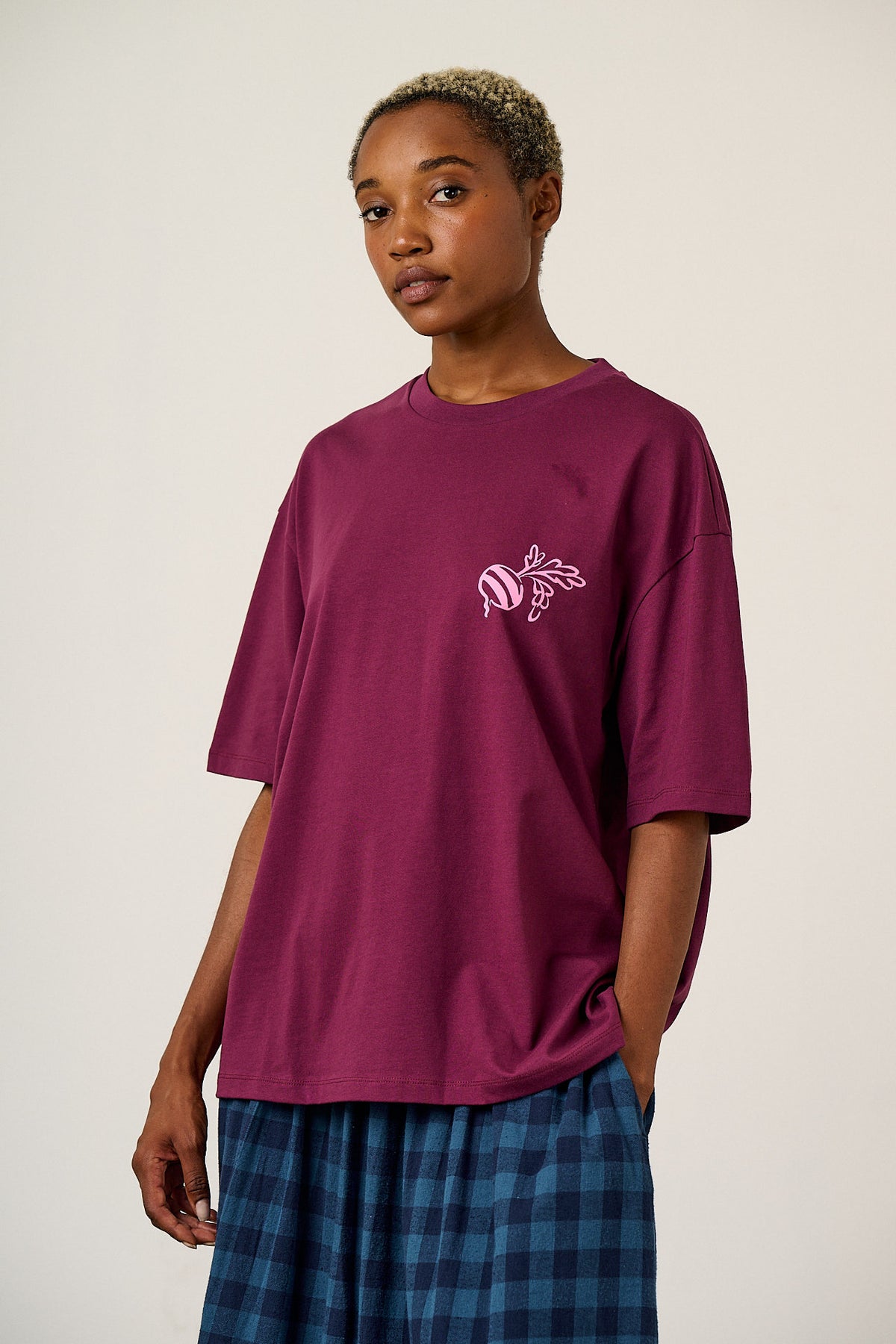 Benny - Oversized T-Shirt Organic Cotton in Burgundy Autumn Veggies Print
