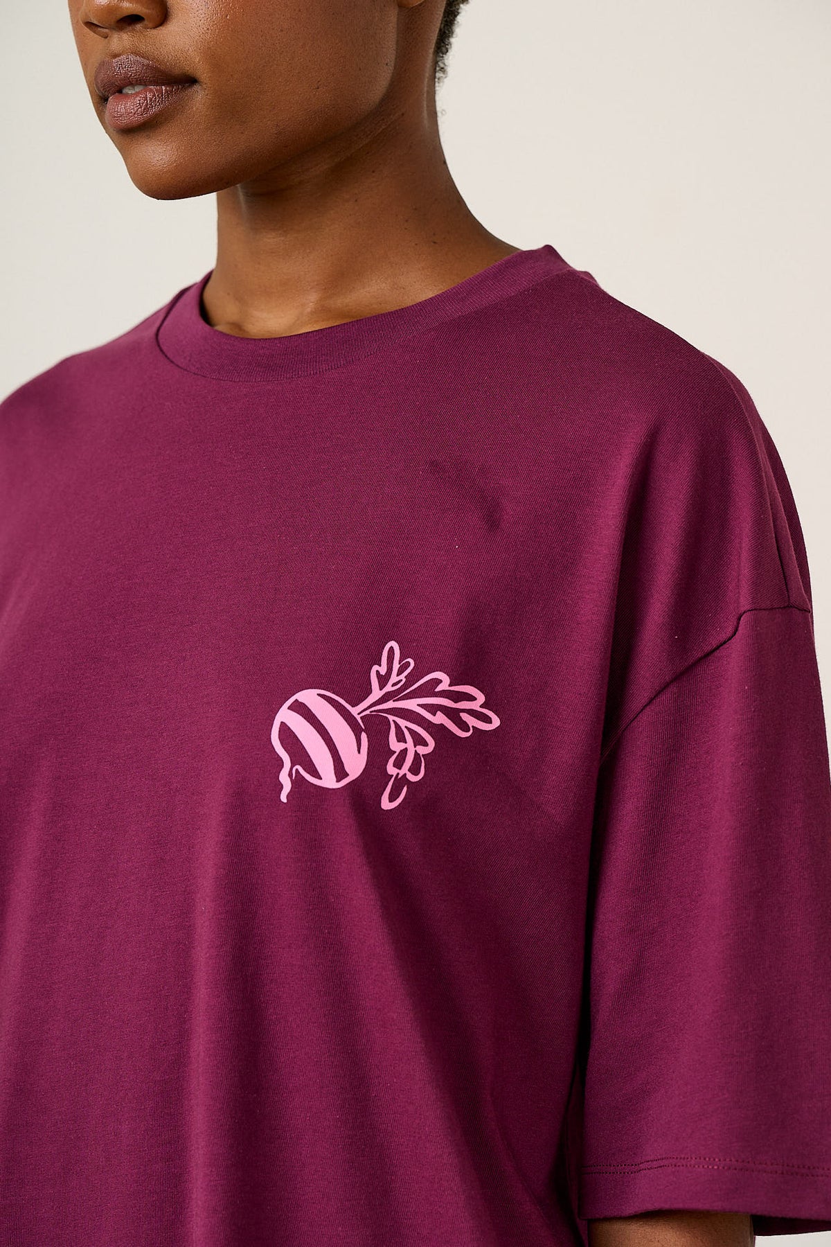 Benny - Oversized T-Shirt Organic Cotton in Burgundy Autumn Veggies Print
