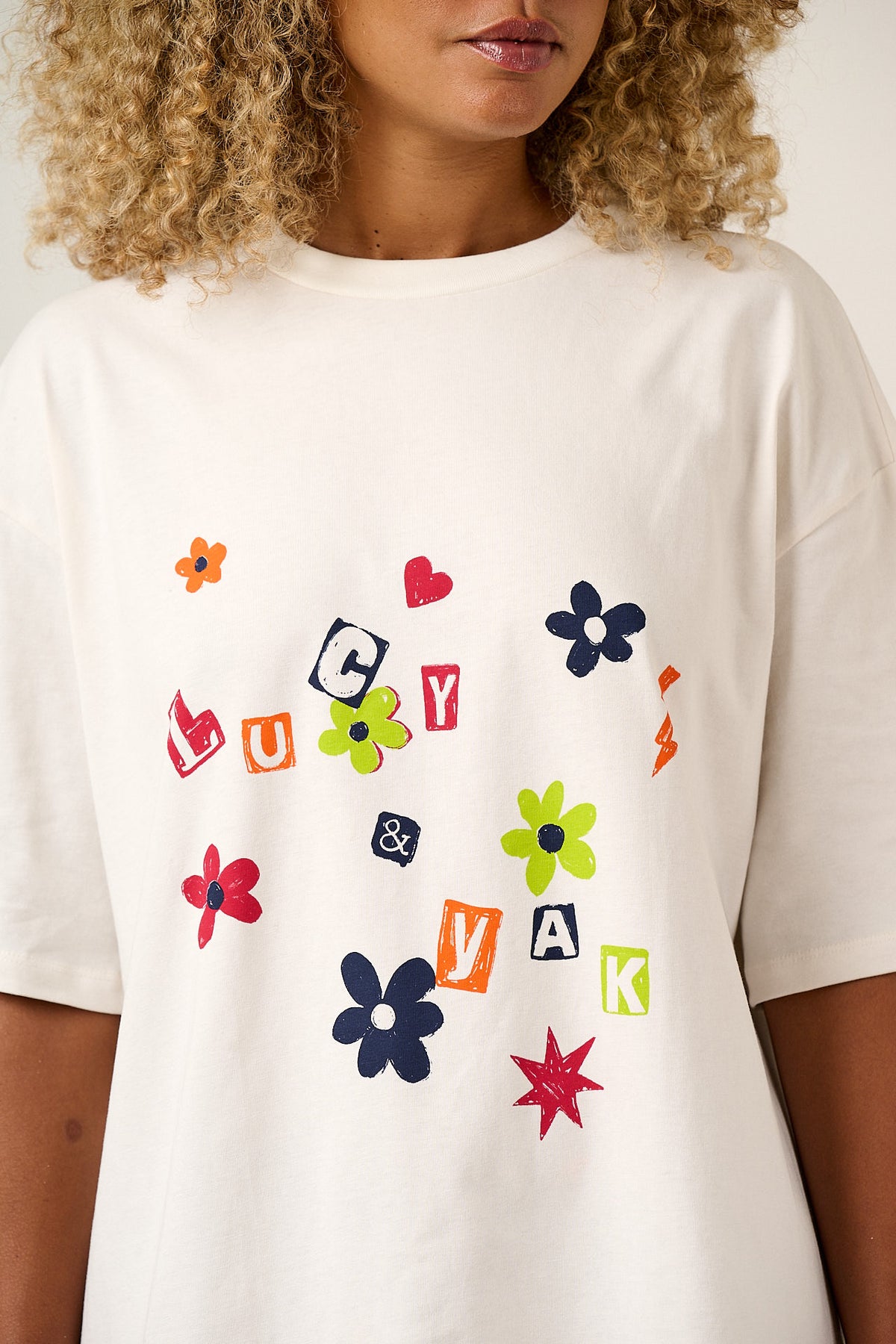 Benny - Oversized T-Shirt Organic Cotton in Punk Scribbled Floral Graphic