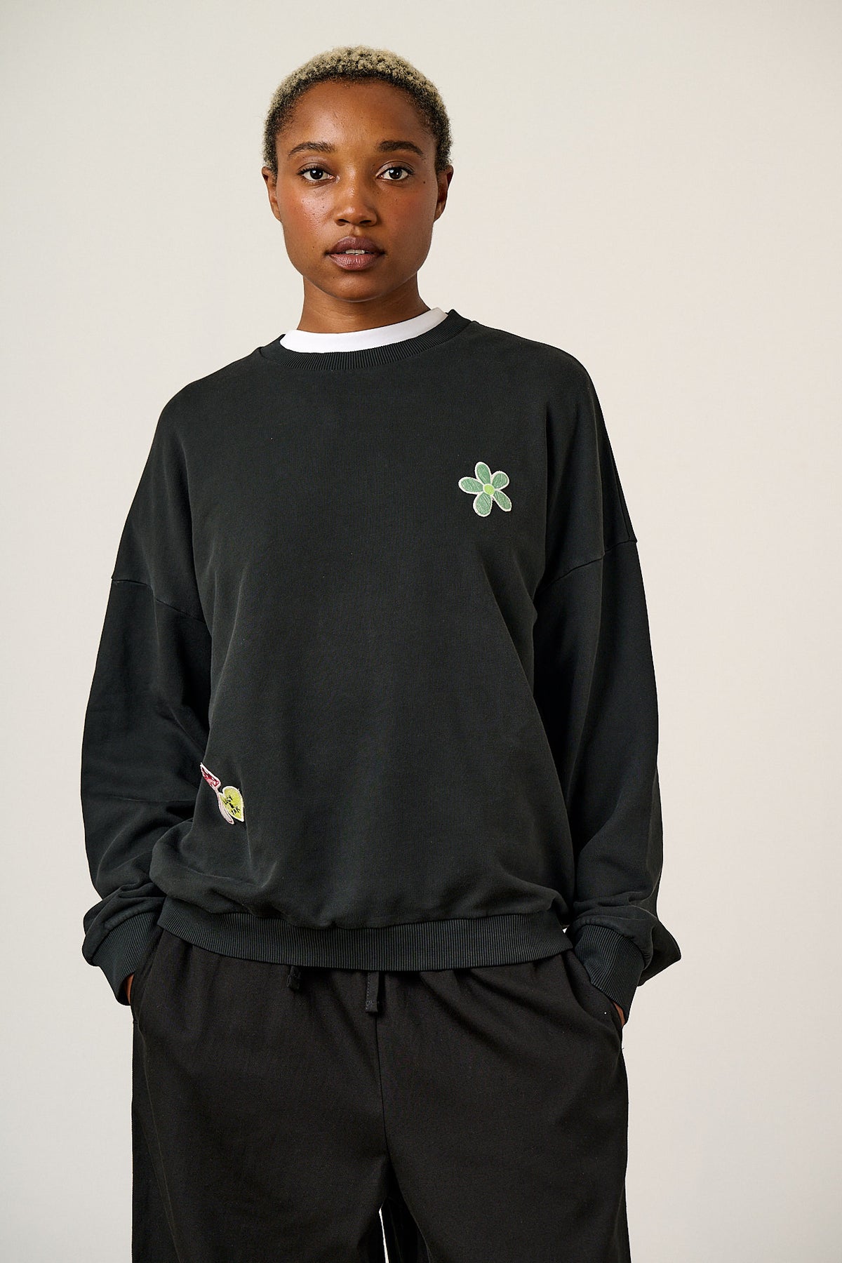 Sutton - Oversized Sweatshirt Organic Cotton in Black with Punk Energy Patches