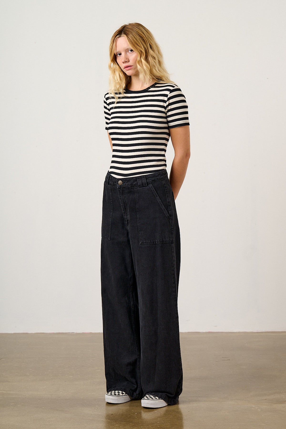 Delores - Wide Leg Jeans Organic Cotton Denim in Washed Black