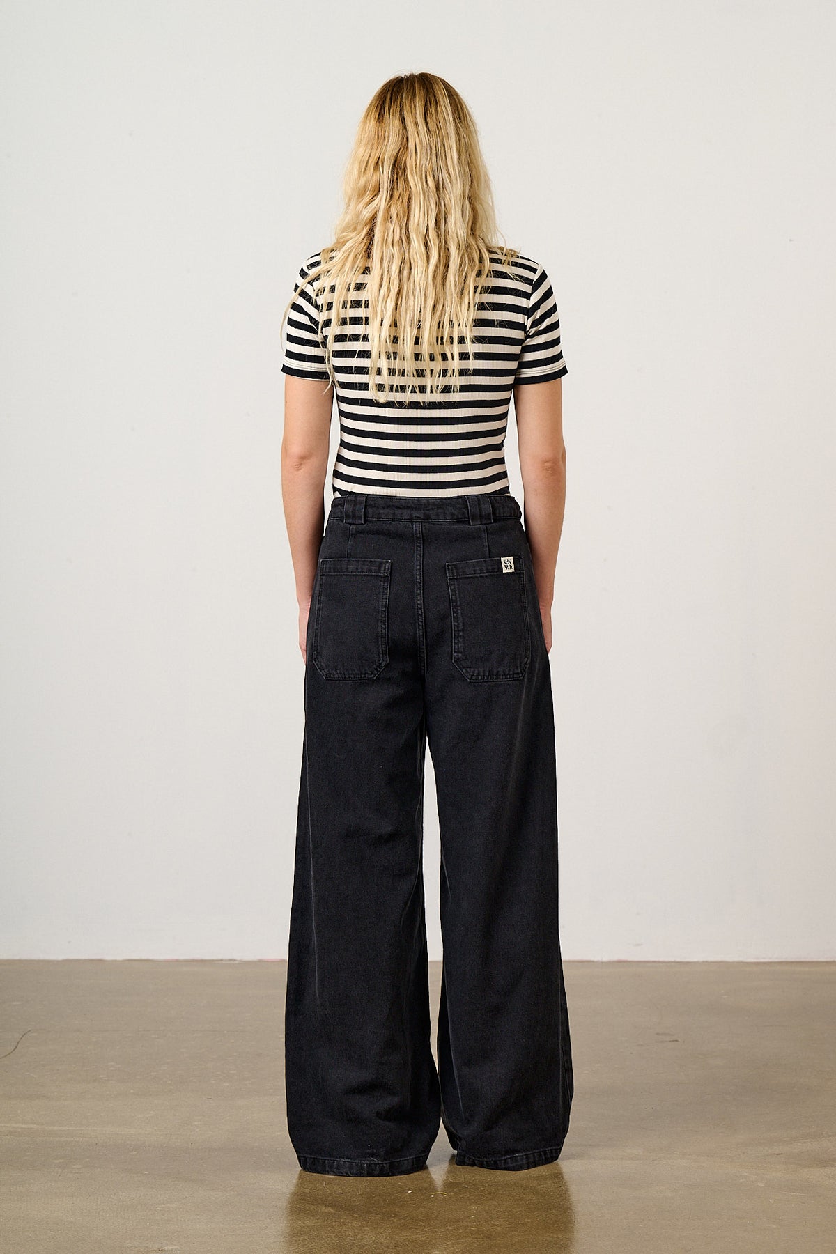 Delores - Wide Leg Jeans Organic Cotton Denim in Washed Black