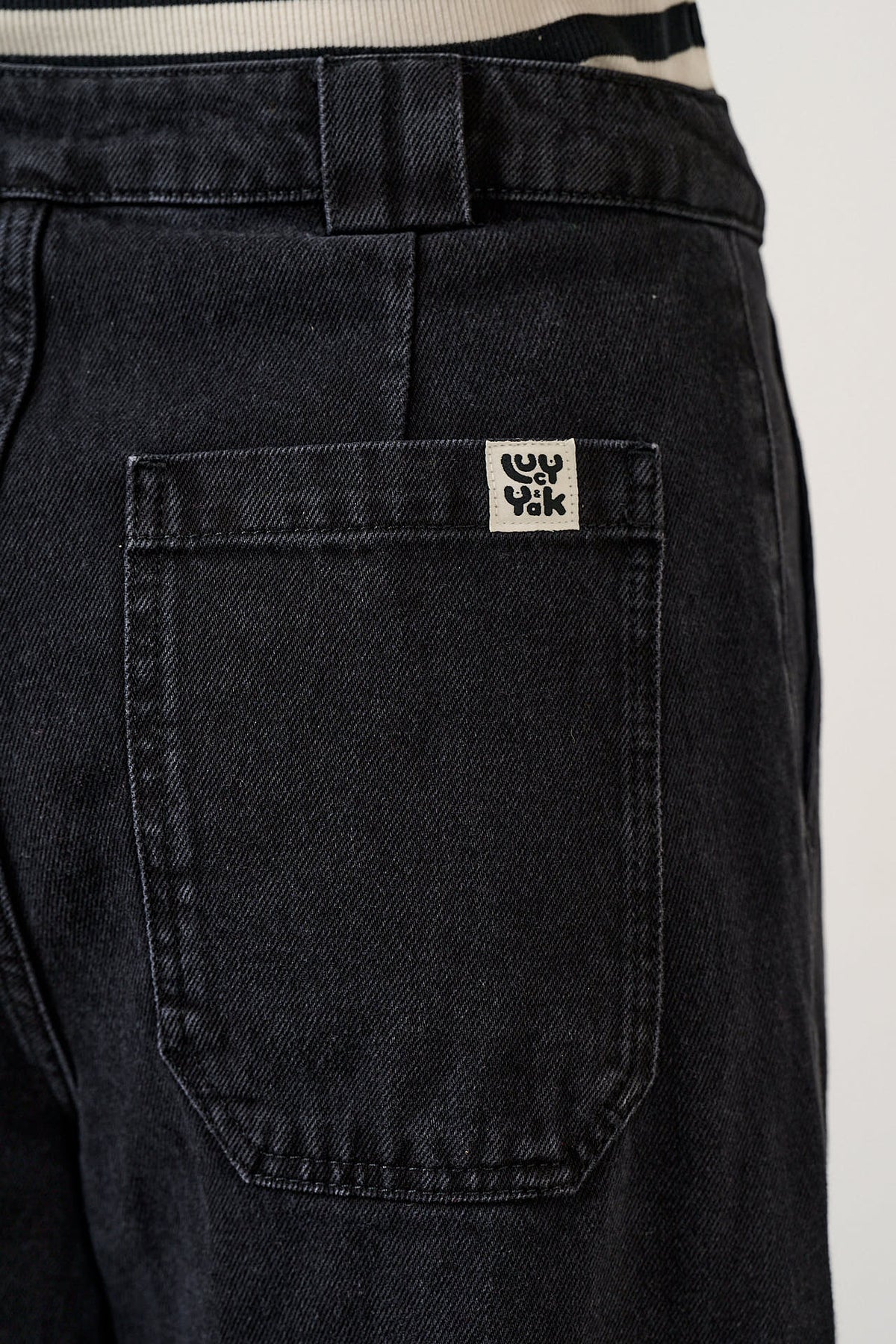 Delores - Wide Leg Jeans Organic Cotton Denim in Washed Black