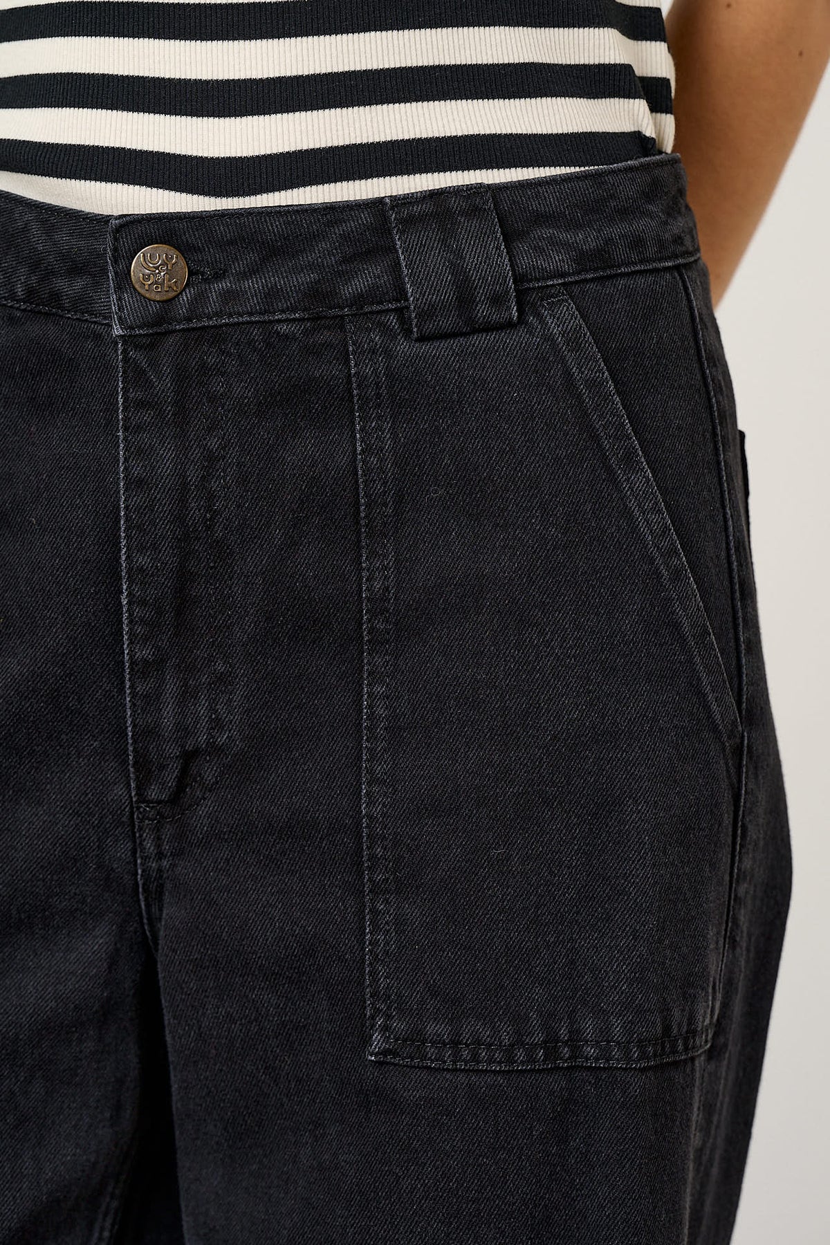 Delores - Wide Leg Jeans Organic Cotton Denim in Washed Black