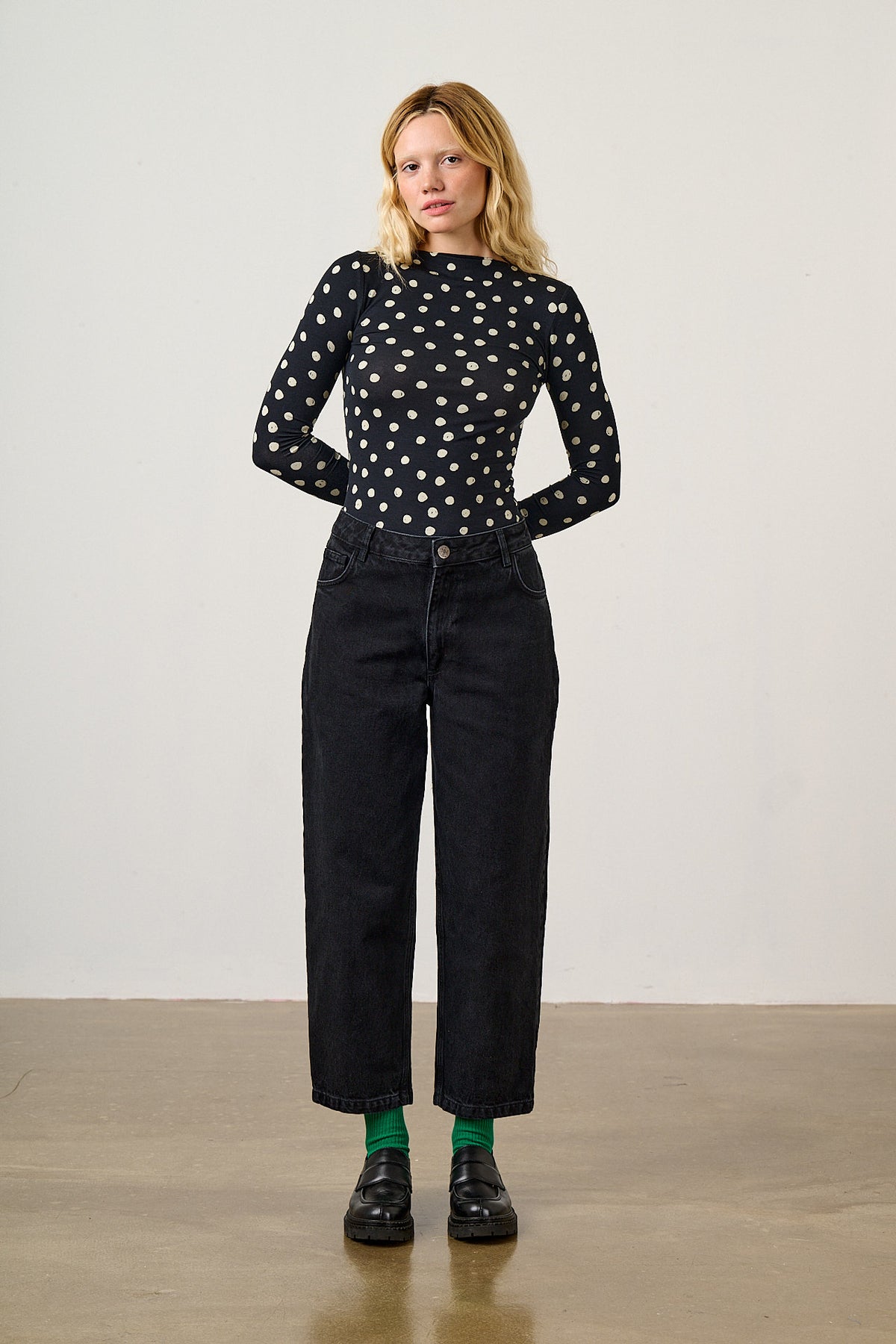 Drew - Cropped Straight Leg Jeans Organic Cotton Denim in Washed Black