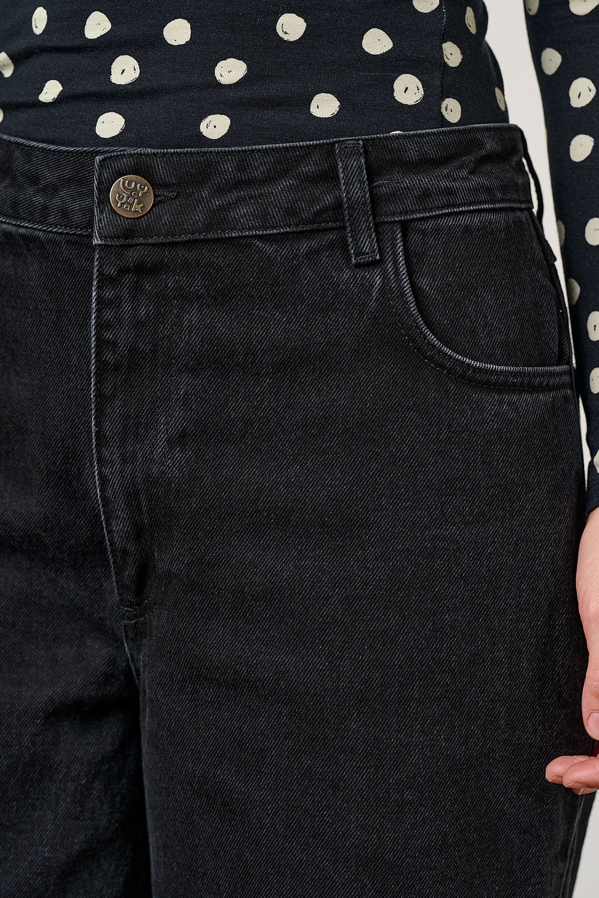 Drew - Cropped Straight Leg Jeans Organic Cotton Denim in Washed Black