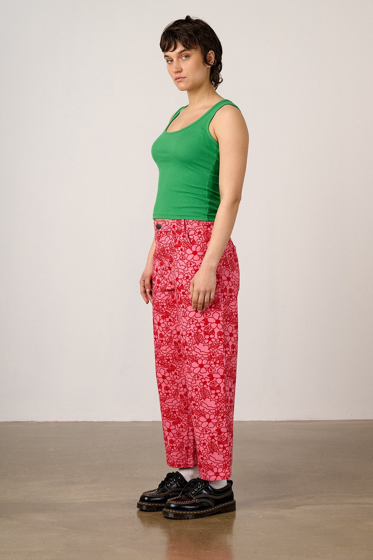 Drew - Cropped Straight Leg Trousers Organic Cotton in Red & Pink Kahlo Bloom