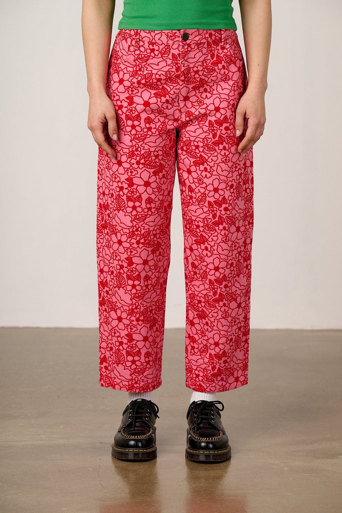 Drew - Cropped Straight Leg Trousers Organic Cotton in Red & Pink Kahlo Bloom