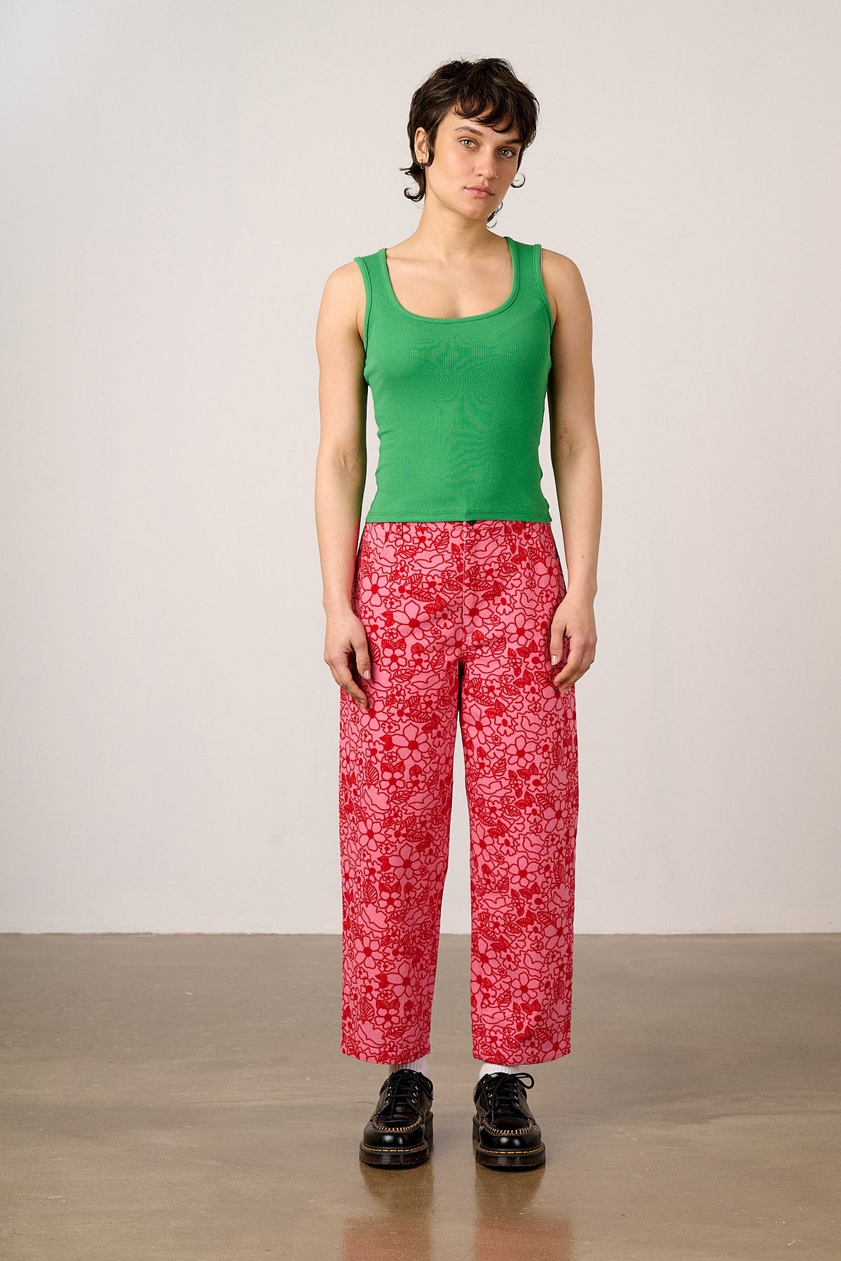 Drew - Cropped Straight Leg Trousers Organic Cotton in Red & Pink Kahlo Bloom