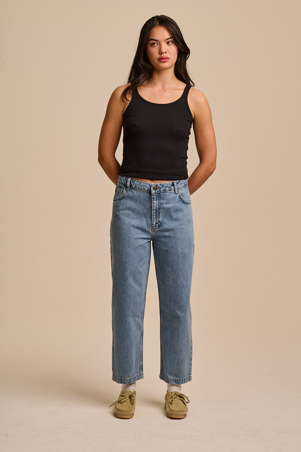 Drew - Cropped Straight Leg Trousers Organic Cotton Denim in Light Wash Blue