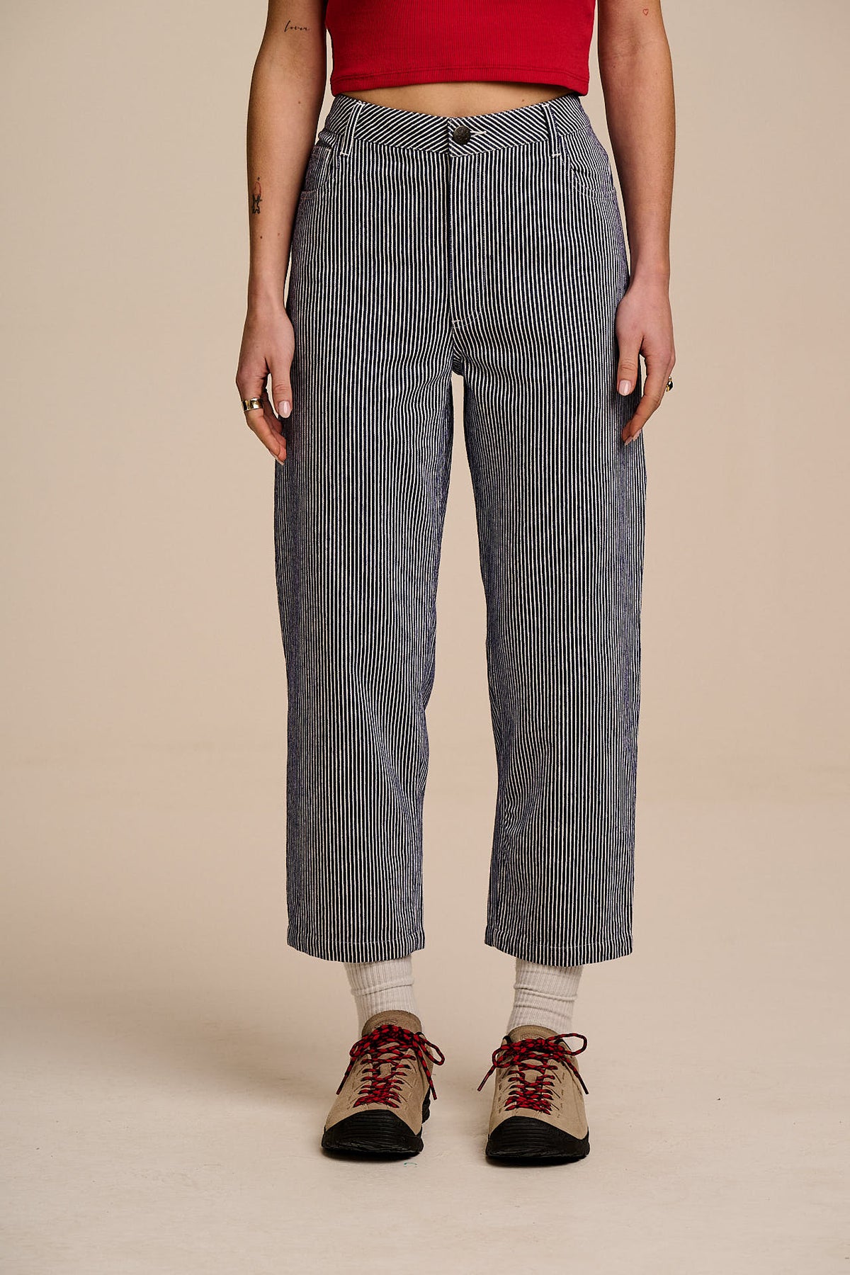 Drew - Cropped Straight Leg Trousers Organic Cotton in Navy Stripe