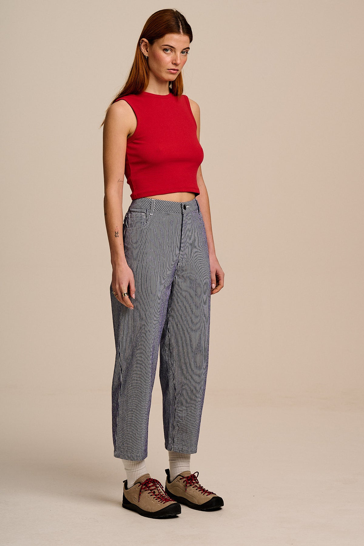 Drew - Cropped Straight Leg Trousers Organic Cotton in Navy Stripe