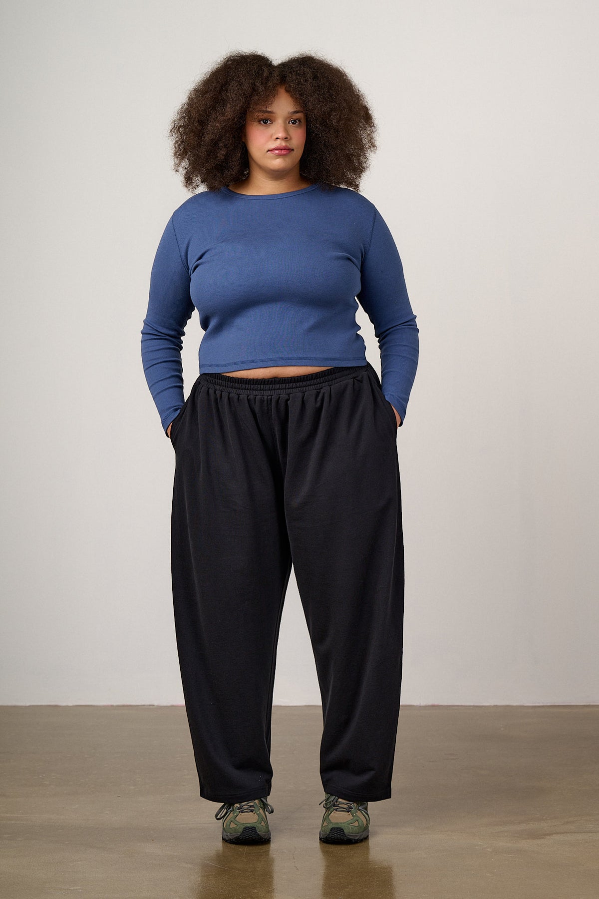 Freddie - Barrel Leg Trousers Organic Cotton Jersey in Black