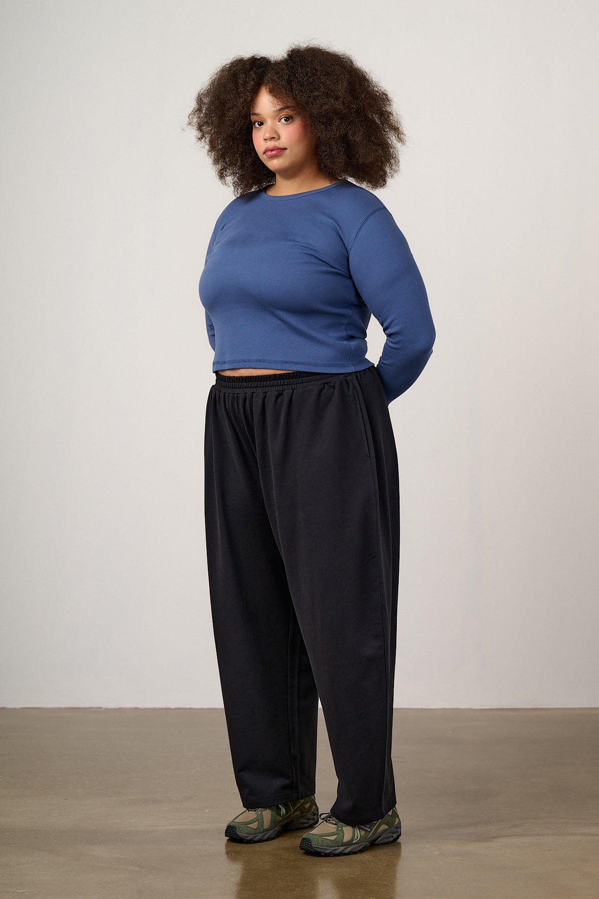 Freddie - Barrel Leg Trousers Organic Cotton Jersey in Black