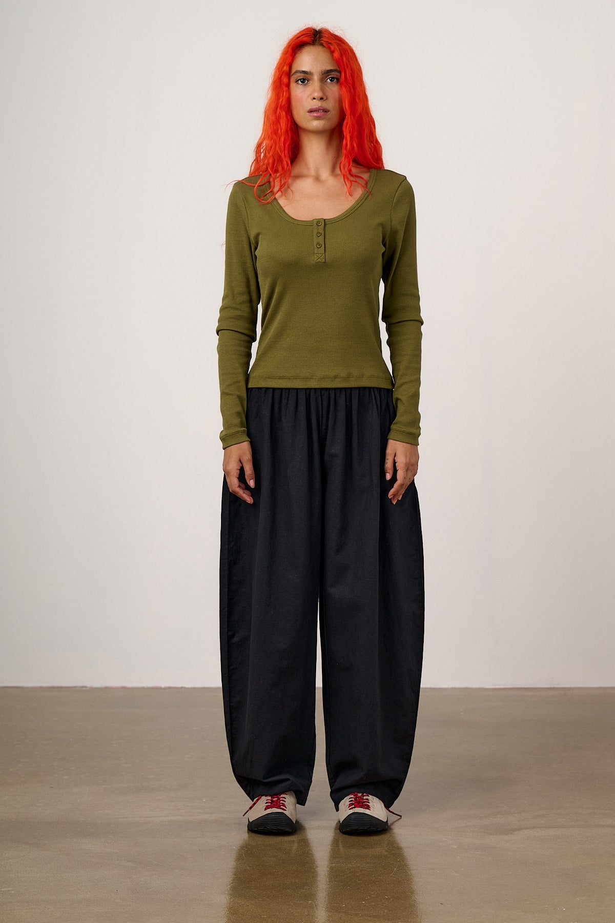Freddie - Barrel Leg Trousers Organic Cotton in Black