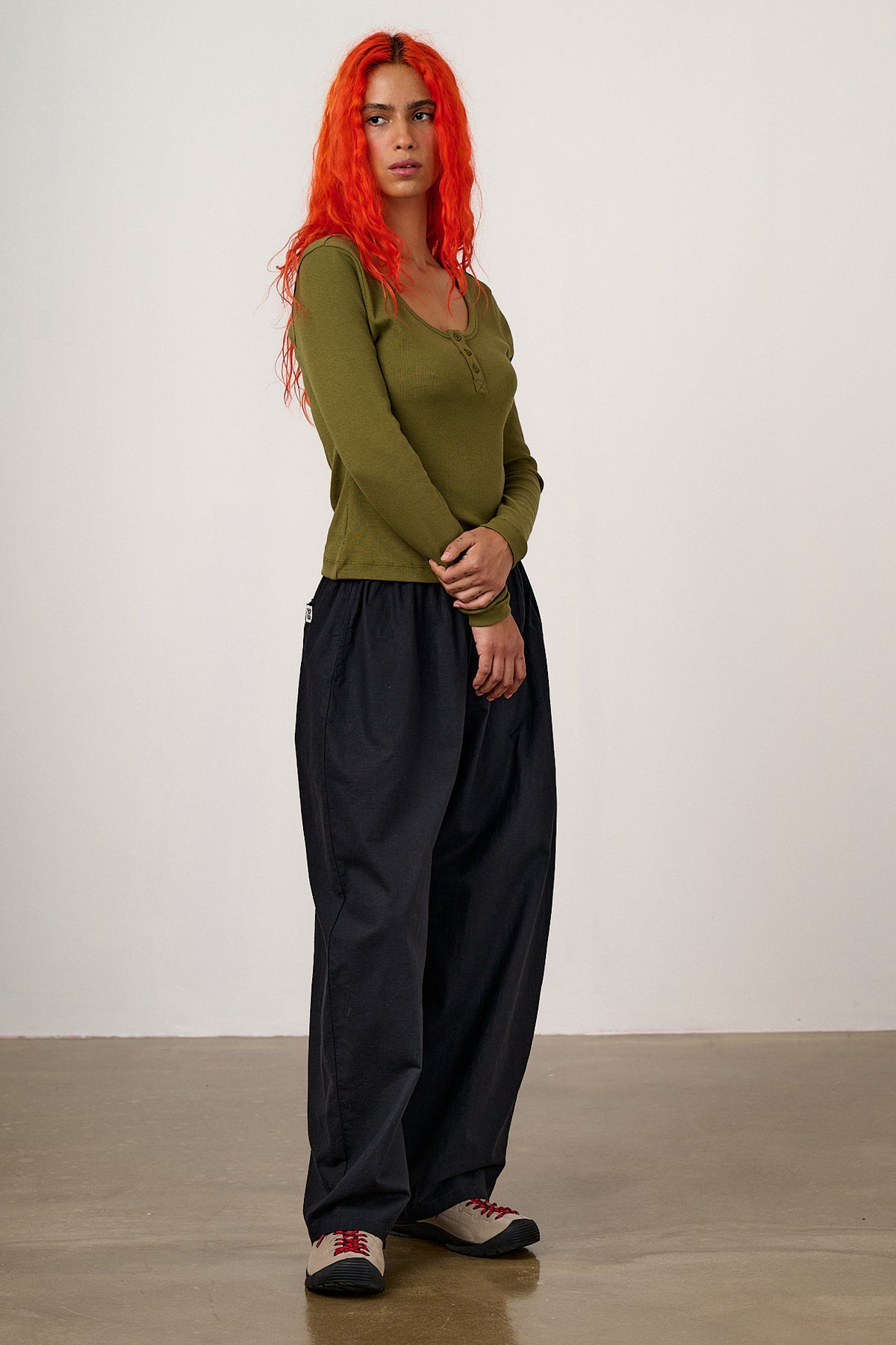 Freddie - Barrel Leg Trousers Organic Cotton in Black