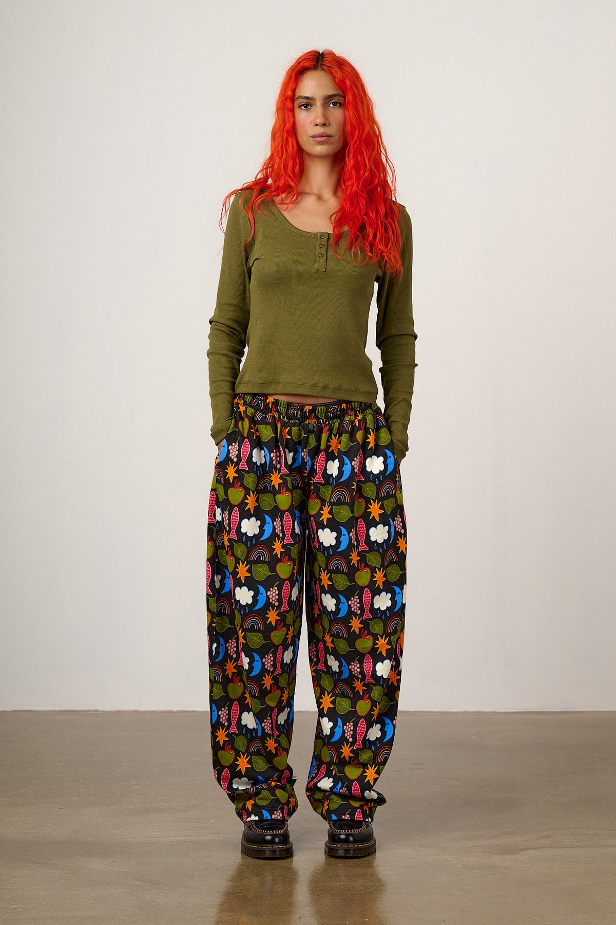 Freddie - Barrel Leg Trousers Organic Cotton Jersey in Naive Shapes Print