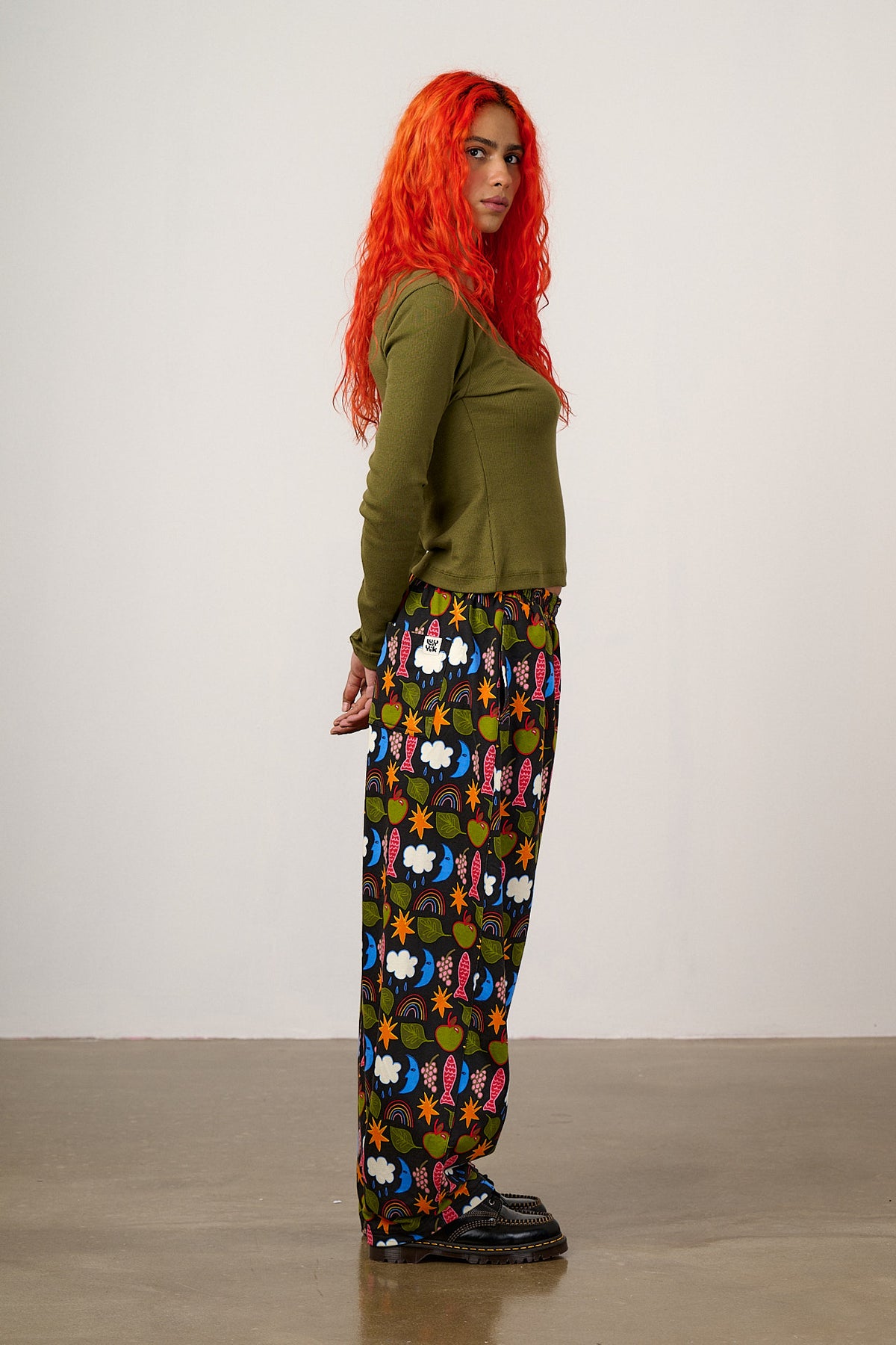 Freddie - Barrel Leg Trousers Organic Cotton Jersey in Naive Shapes Print