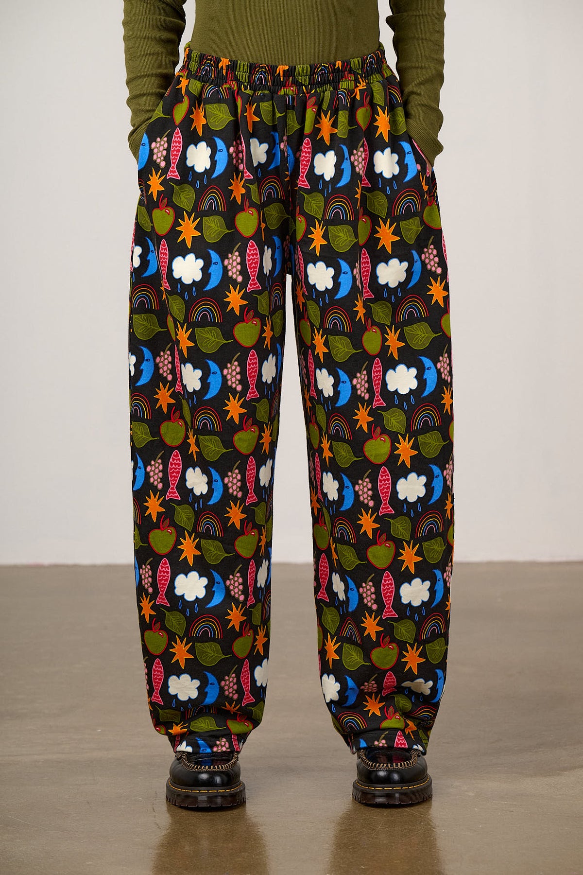 Freddie - Barrel Leg Trousers Organic Cotton Jersey in Naive Shapes Print
