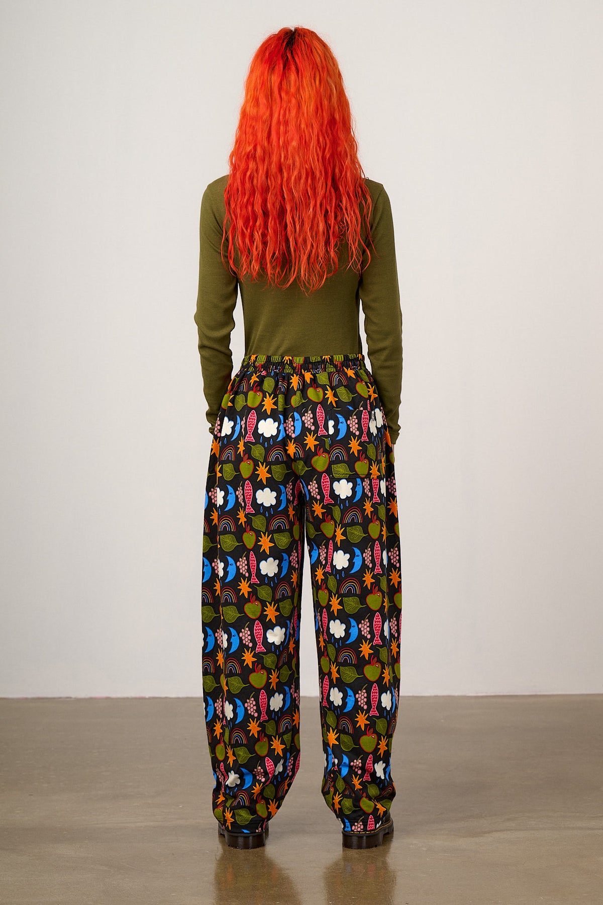 Freddie - Barrel Leg Trousers Organic Cotton Jersey in Naive Shapes Print