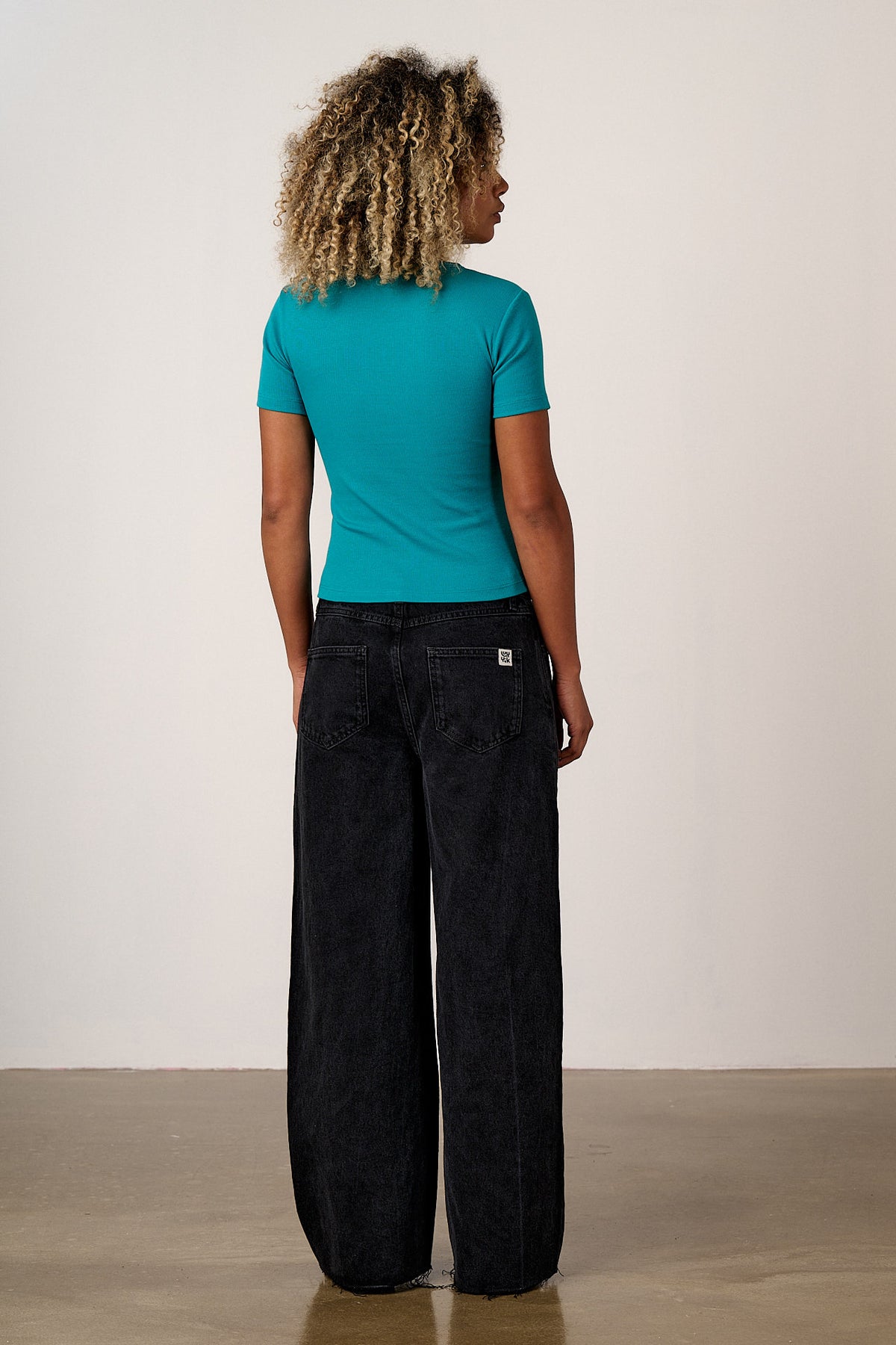 Carter - Wide Leg Jeans Organic Cotton Denim in Washed Black