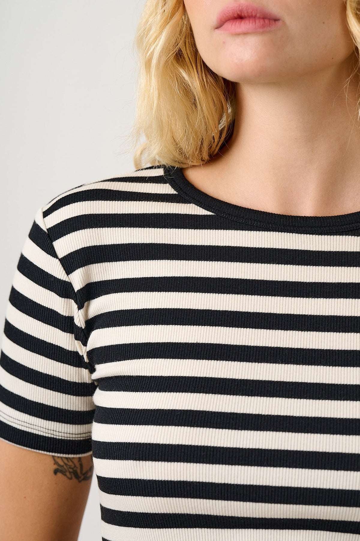 Gracie - T-Shirt Organic Cotton in Monochrome Stripe