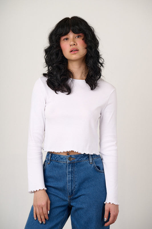 Hansel - Long Sleeve Cotton Crop Top in White