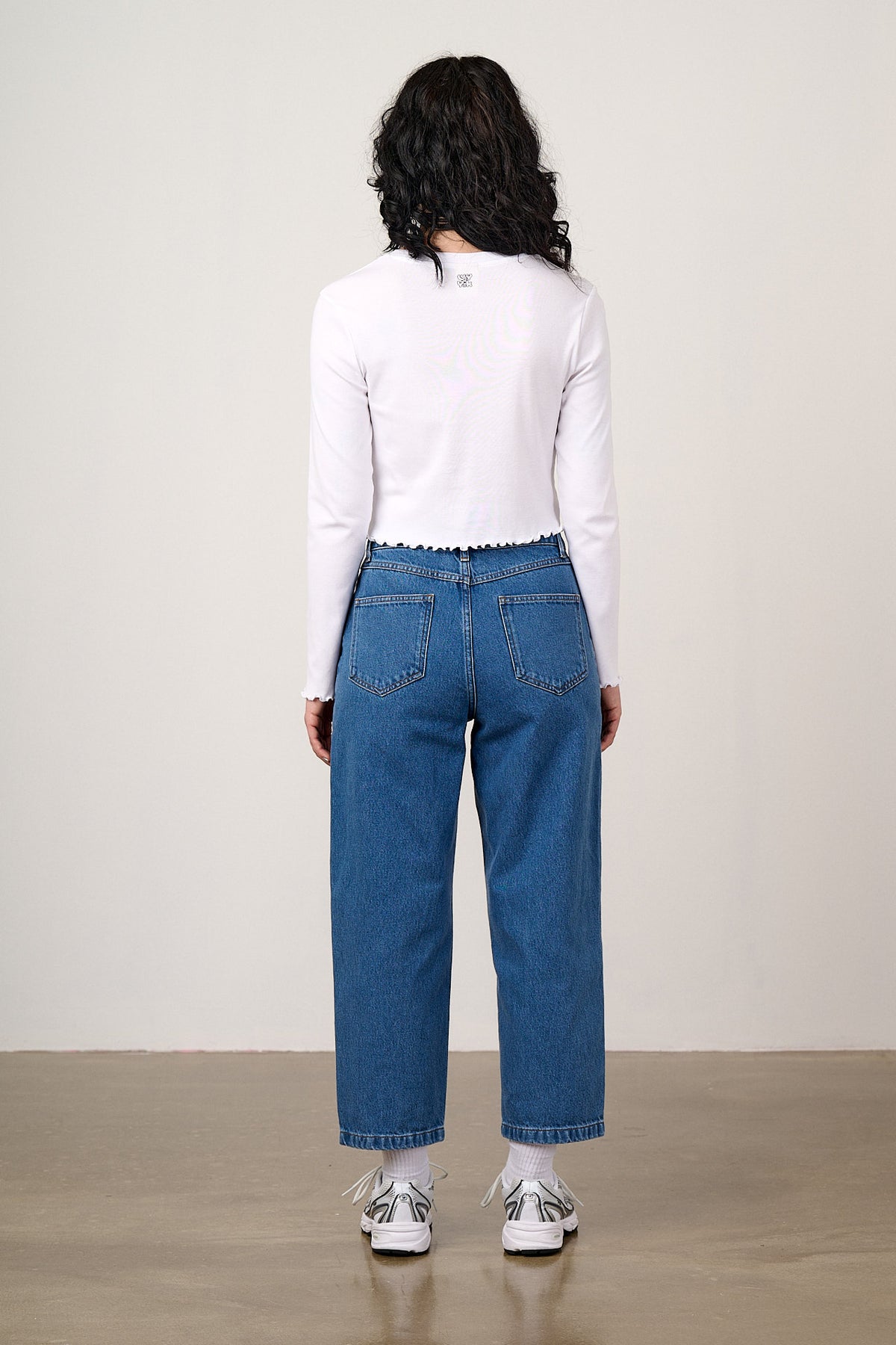 Hansel - Long Sleeve Cotton Crop Top in White