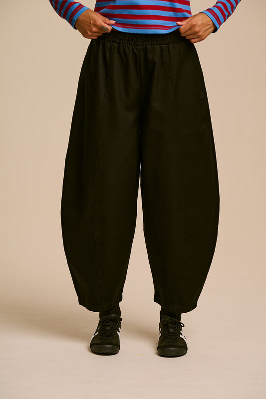 Obregon - Barrel Leg Trousers Organic Cotton in Black