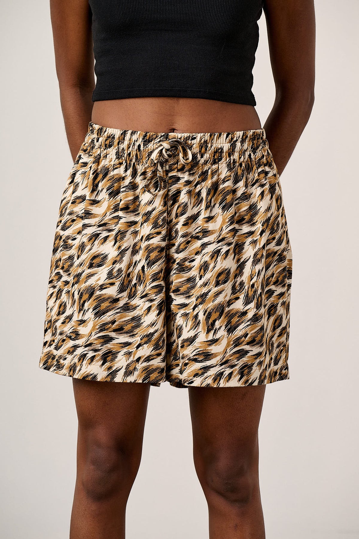 Charlie - Relaxed Shorts Organic Cotton in Leo Swirl