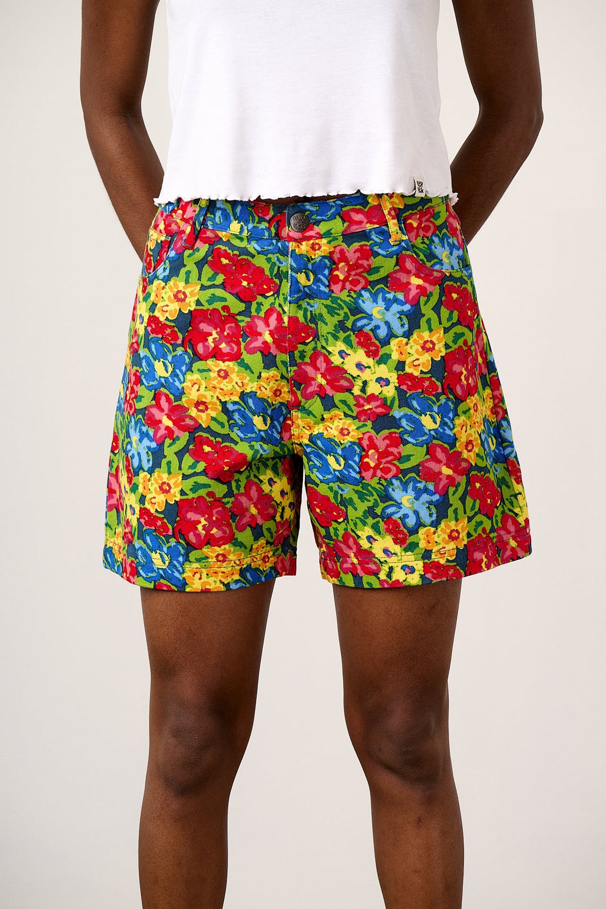 Lexi - High Waist Shorts Organic Cotton in 80s Scribble Floral