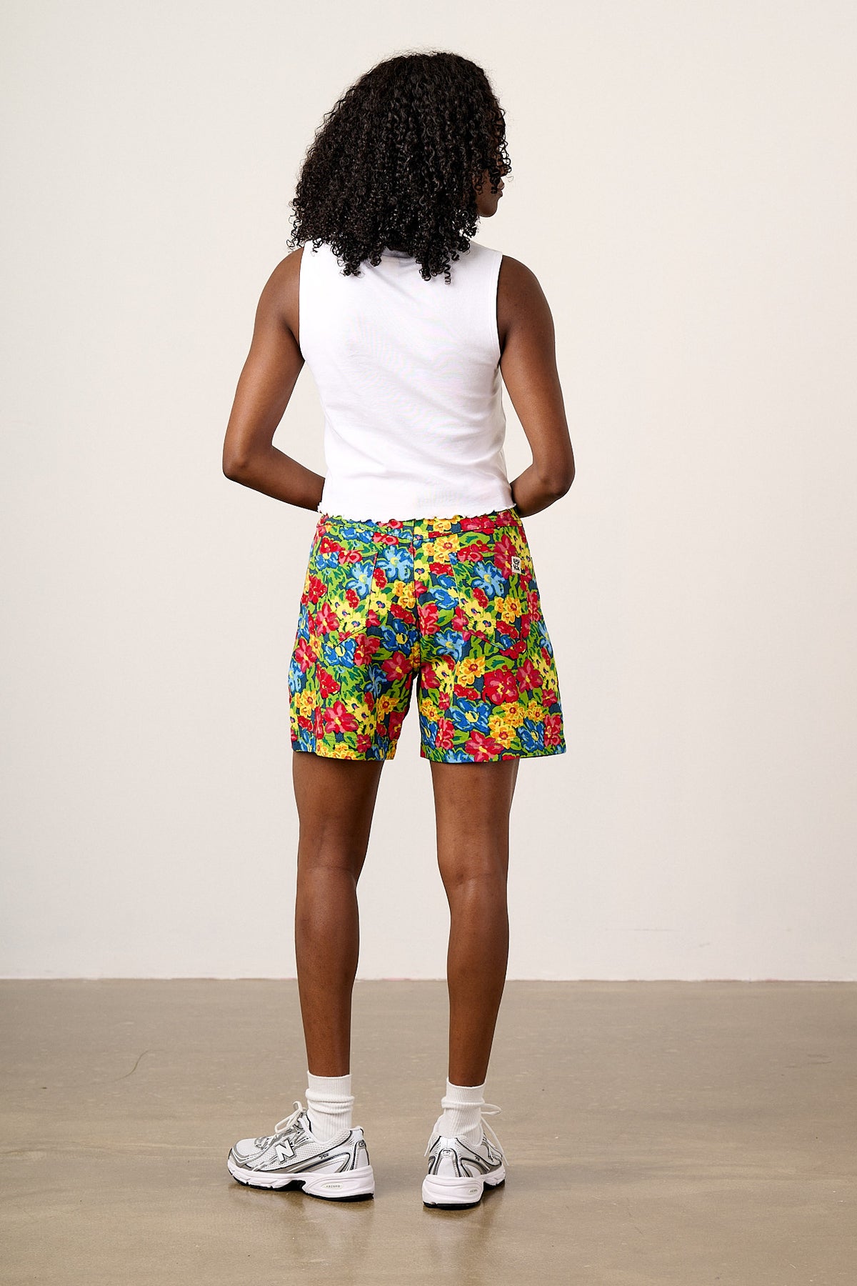 Lexi - High Waist Shorts Organic Cotton in 80s Scribble Floral