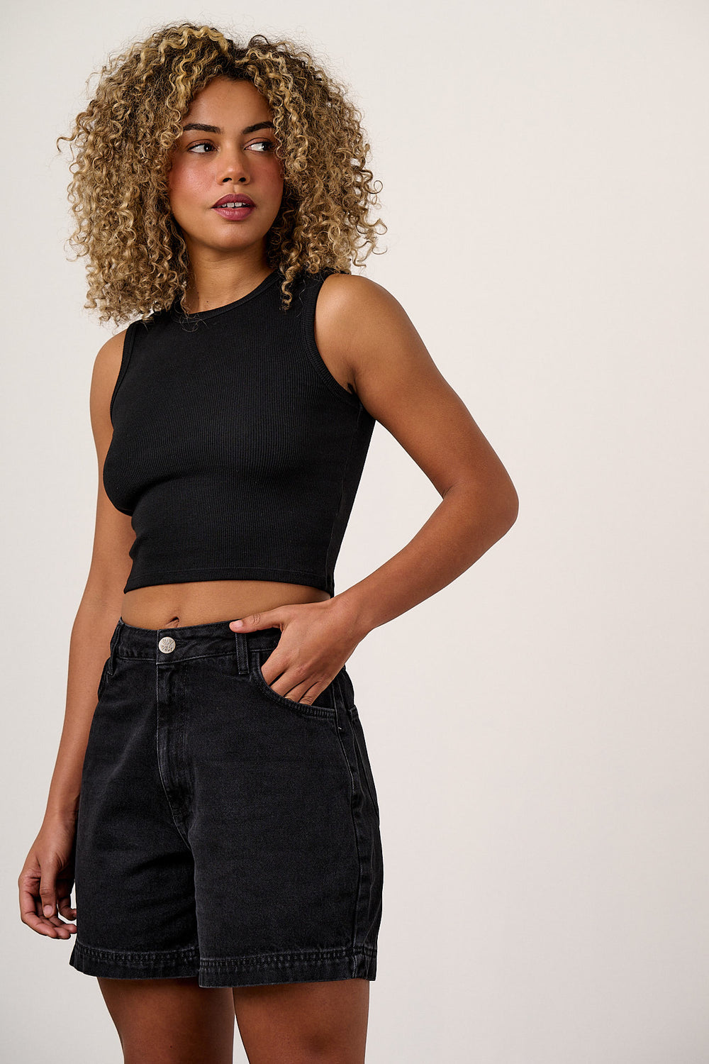 Lexi - High Waist Shorts Organic Cotton Denim in Black Wash