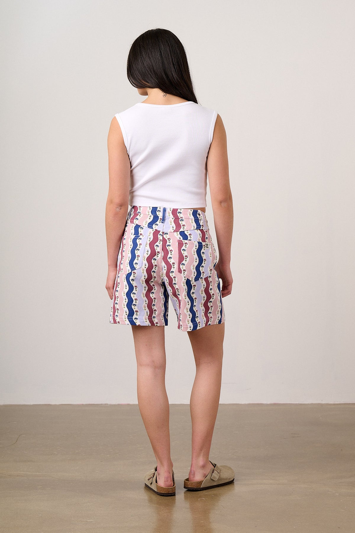 Lexi - High Waist Shorts Organic Cotton in Wavy Floral Stripe