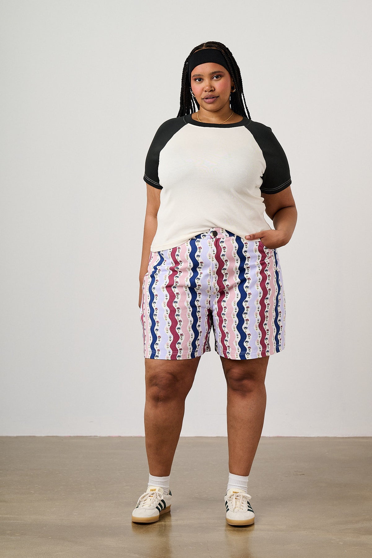 Lexi - High Waist Shorts Organic Cotton in Wavy Floral Stripe